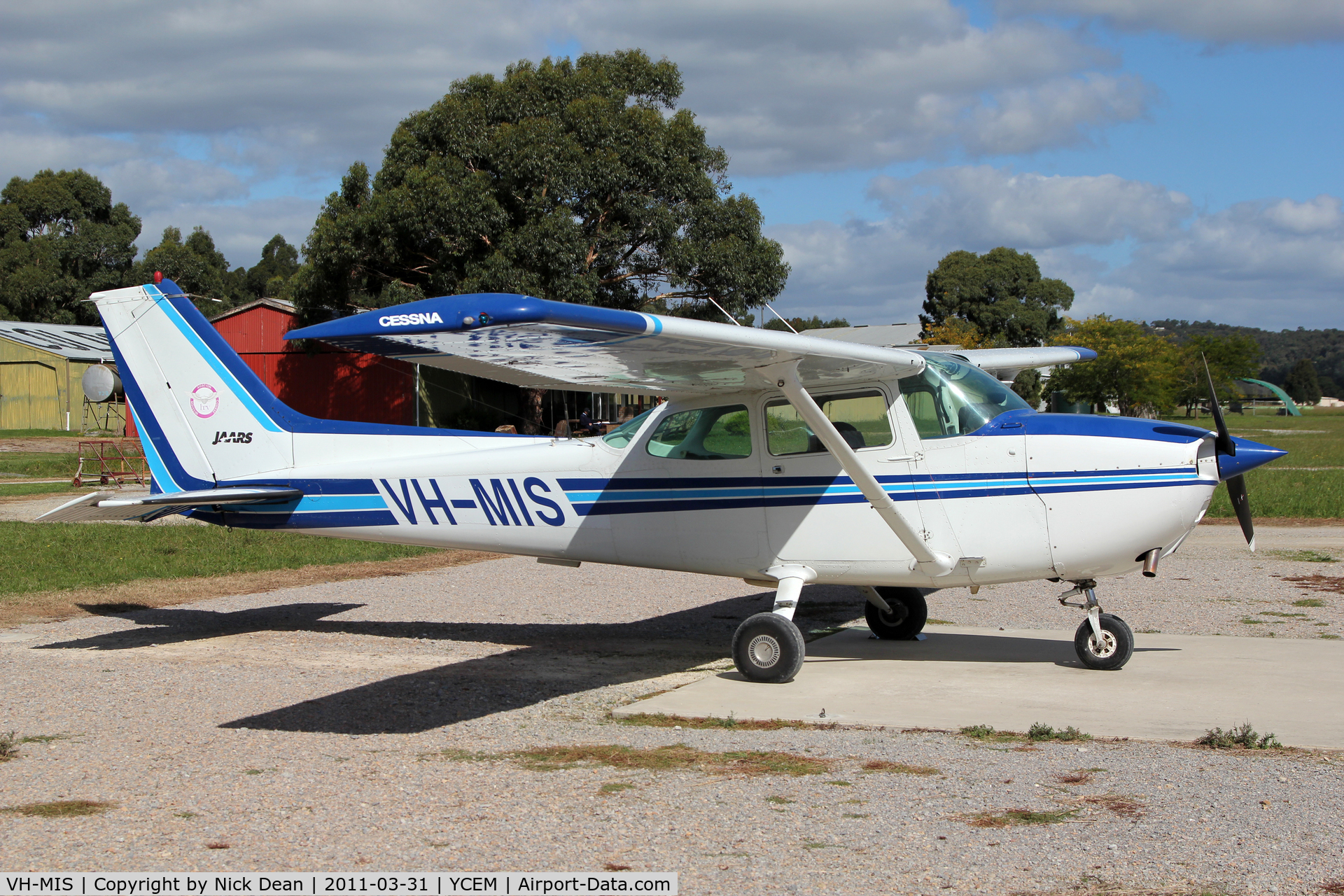 VH-MIS, Cessna 172N C/N 17268082, YCEM