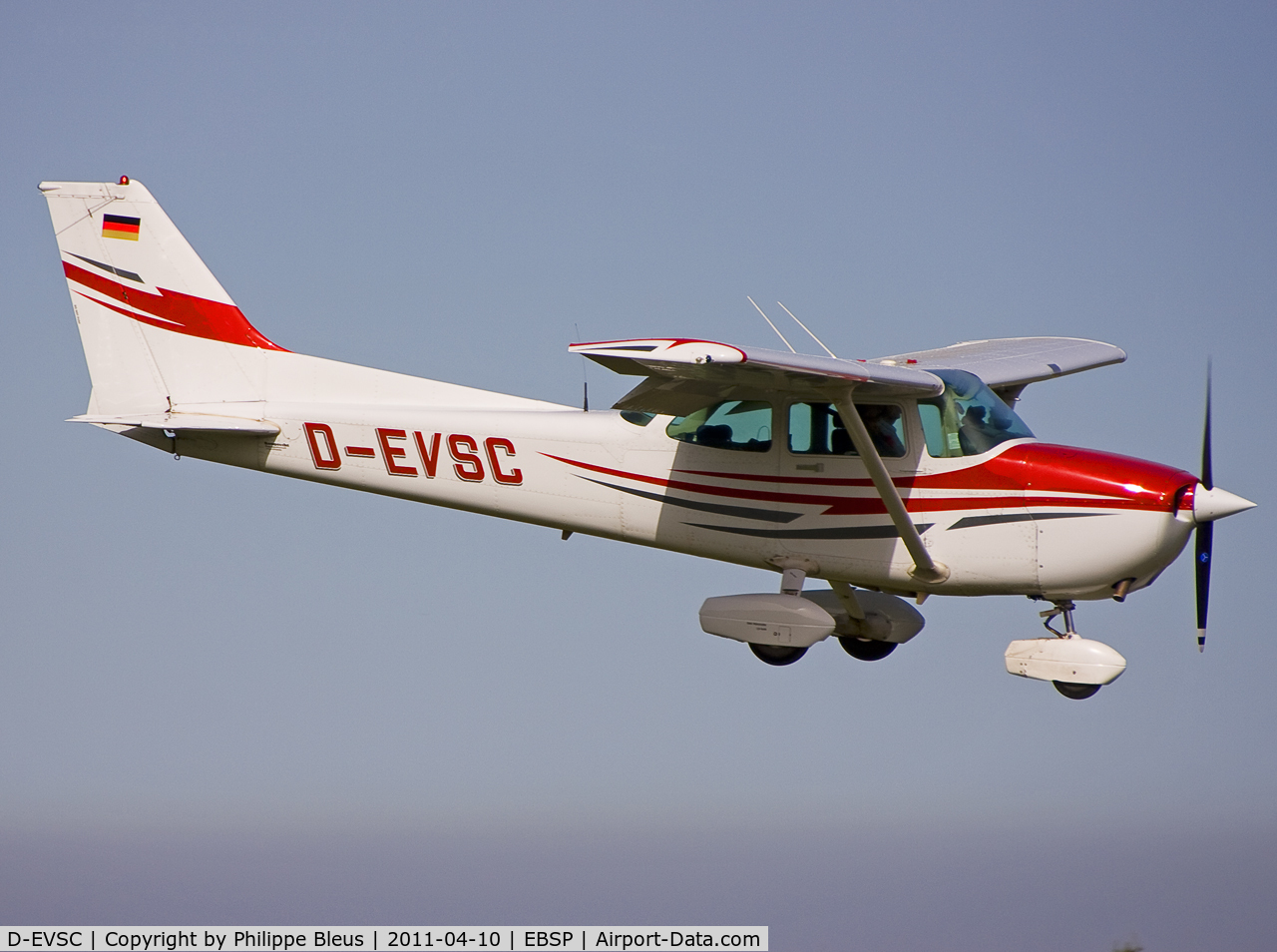 D-EVSC, 1984 Cessna 172P C/N 172-76141, Short final rwy 05.