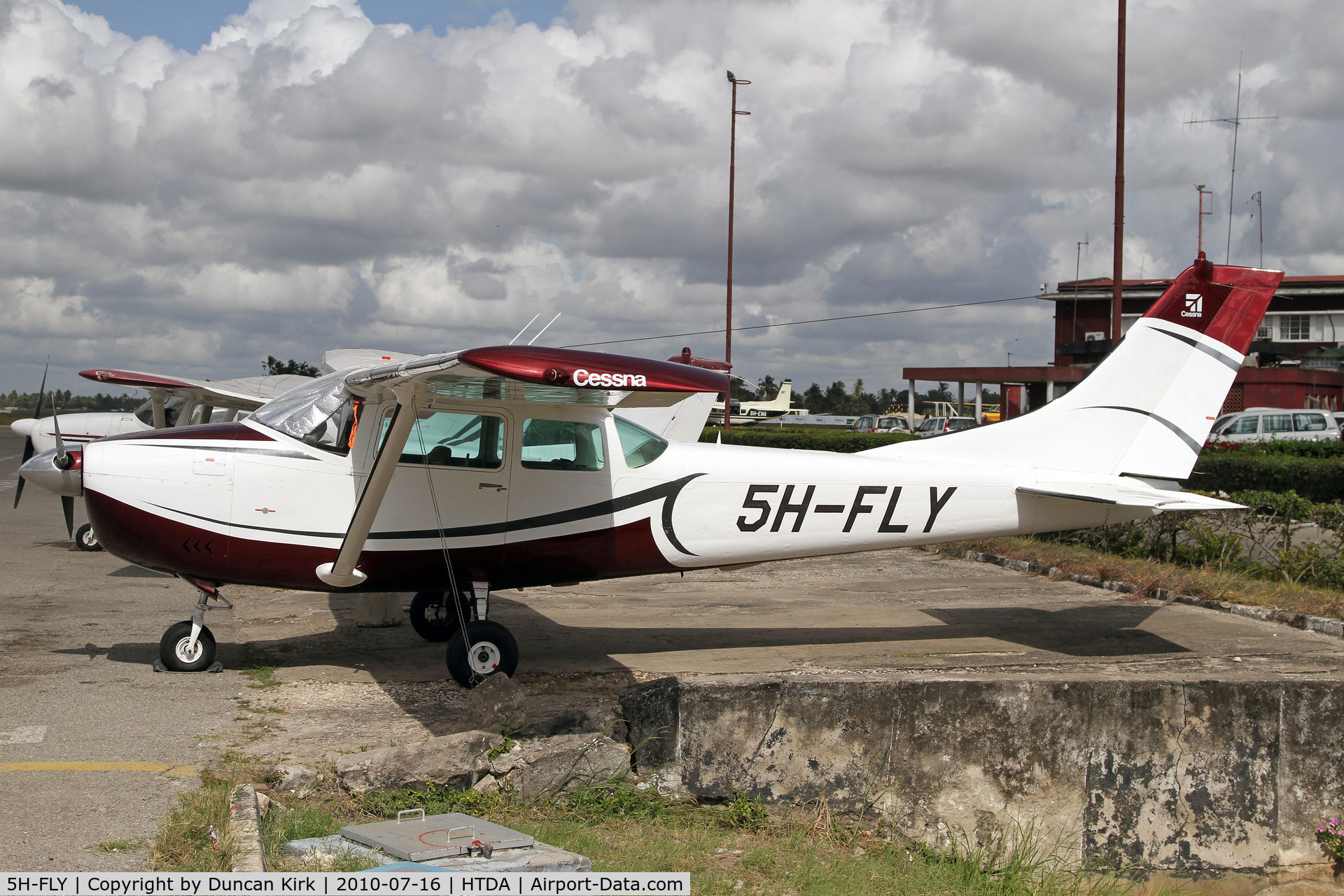 5H-FLY, Cessna 182F Skylane C/N 182F-54503, Looking spanking new!