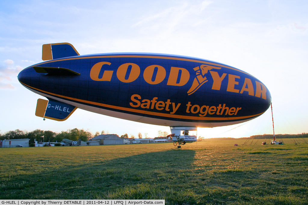 G-HLEL, 1995 American Blimp Corp A-60+ C/N 10, The sun goes to bed behind the blimp
