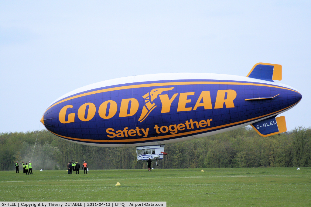 G-HLEL, 1995 American Blimp Corp A-60+ C/N 10, Take-off