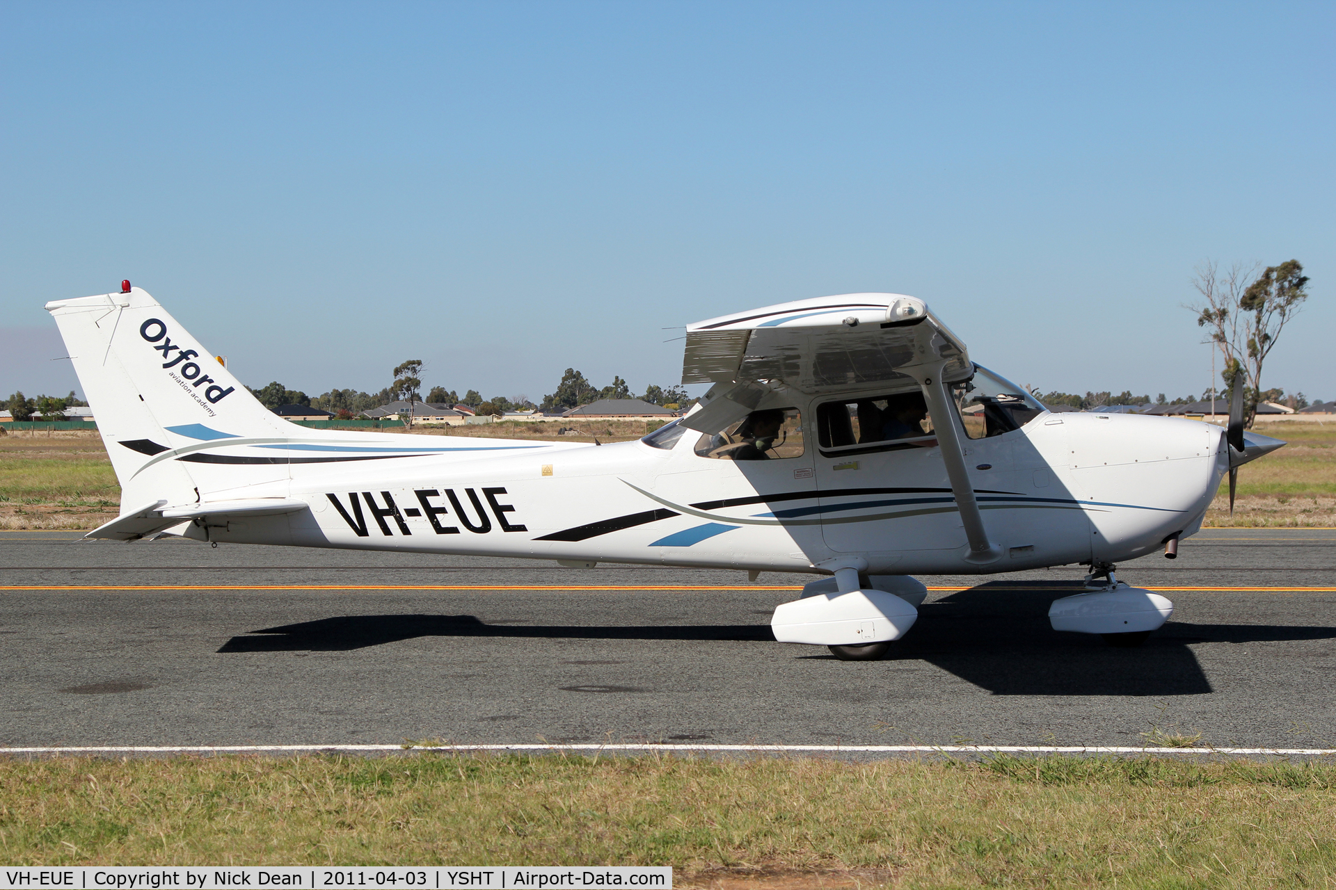 VH-EUE, Cessna 172S SP C/N 172S10224, YSHT/SHT