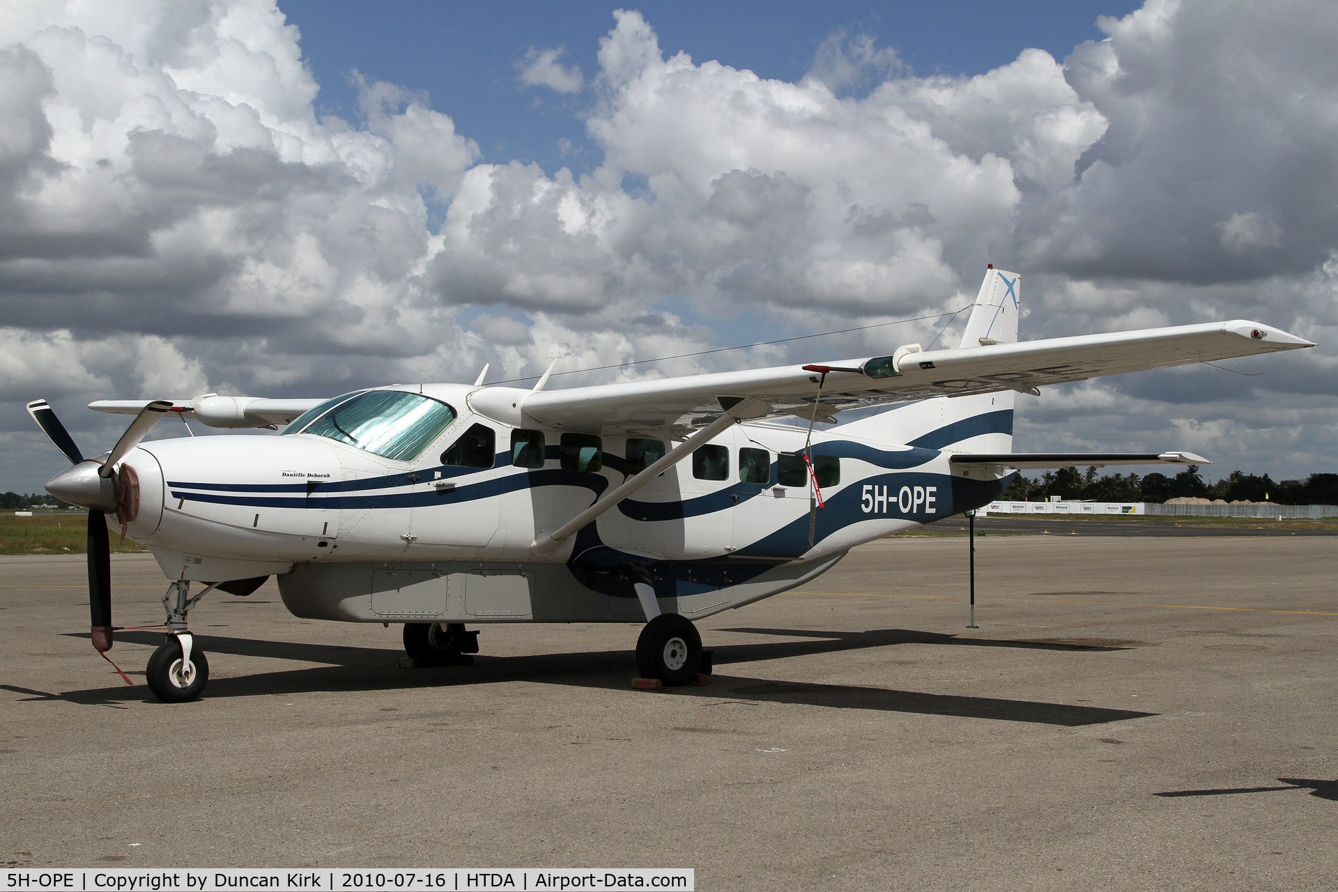 5H-OPE, 2000 Cessna 208B Caravan 1 C/N 208B0858, Dar Es Salaam ramp