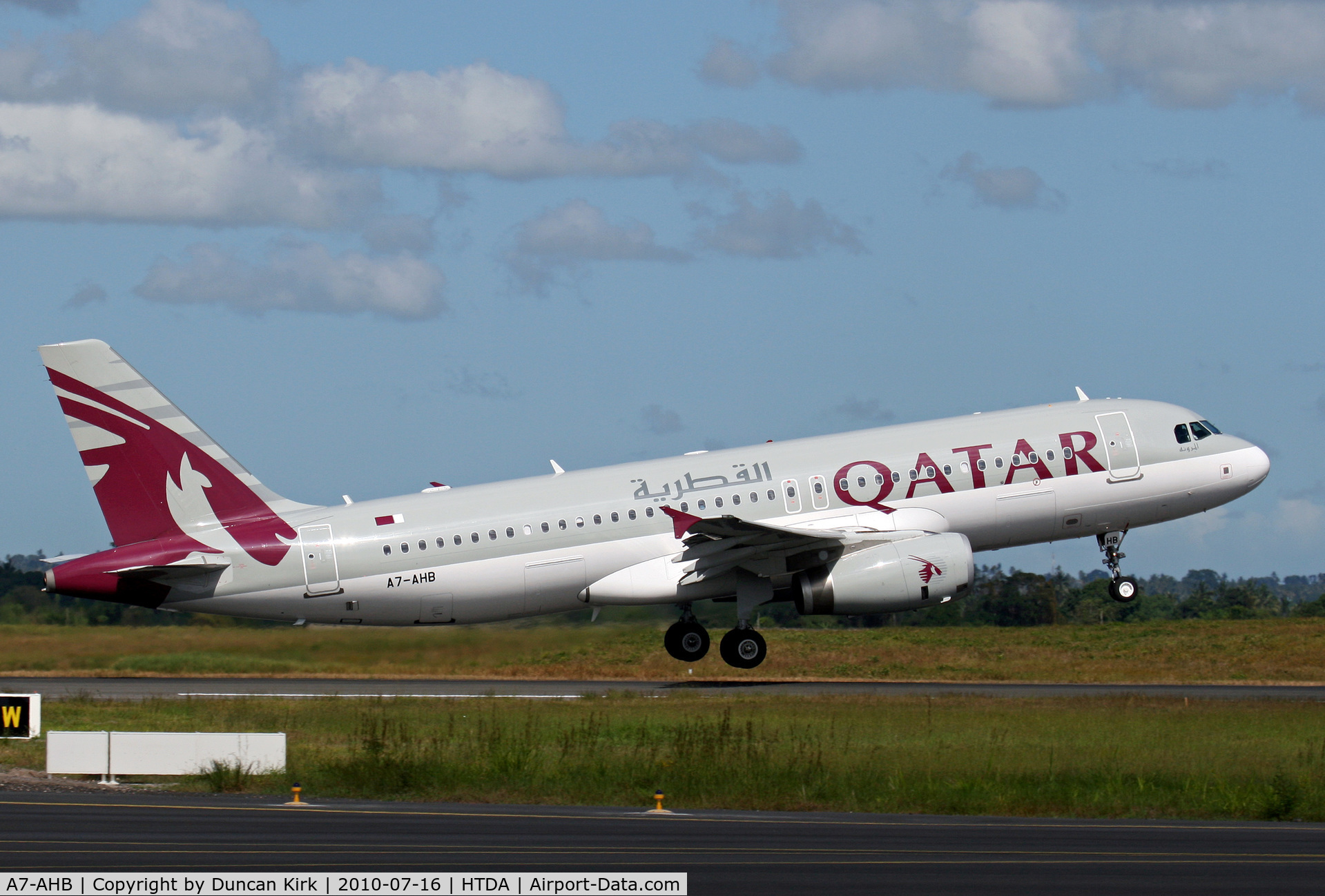 A7-AHB, 2009 Airbus A320-232 C/N 4130, Departing for Doha