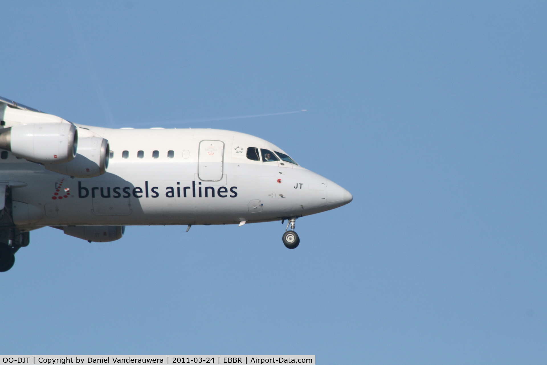 OO-DJT, 1996 British Aerospace Avro 146-RJ85 C/N E.2294, Arrival of flight SN2184 to RWY 02