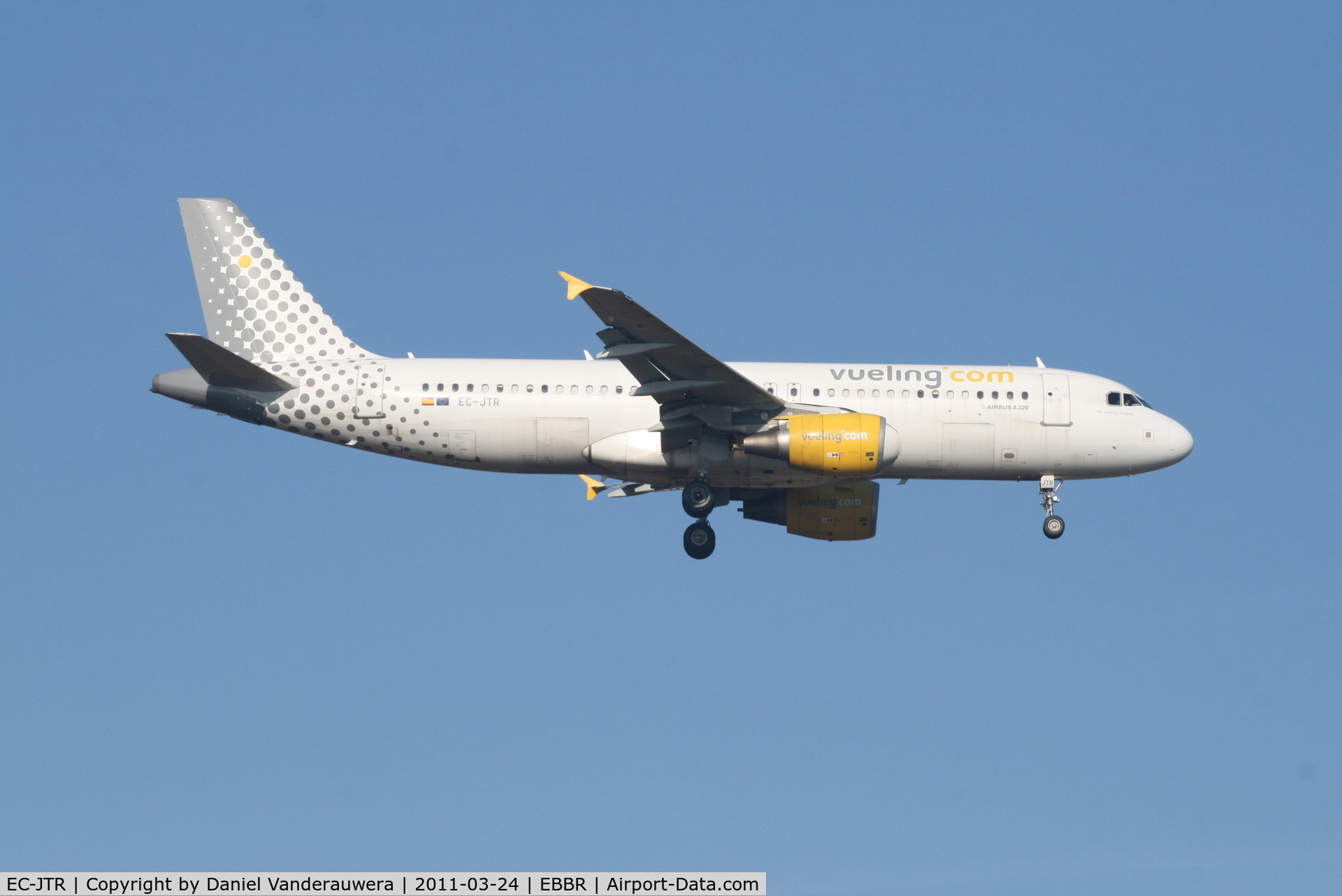 EC-JTR, 2006 Airbus A320-214 C/N 2798, Flight VY8988 is descending to RWY 02