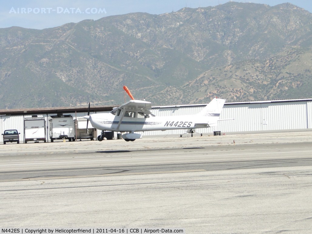N442ES, 1998 Cessna 172R C/N 17280350, Over runway 24
