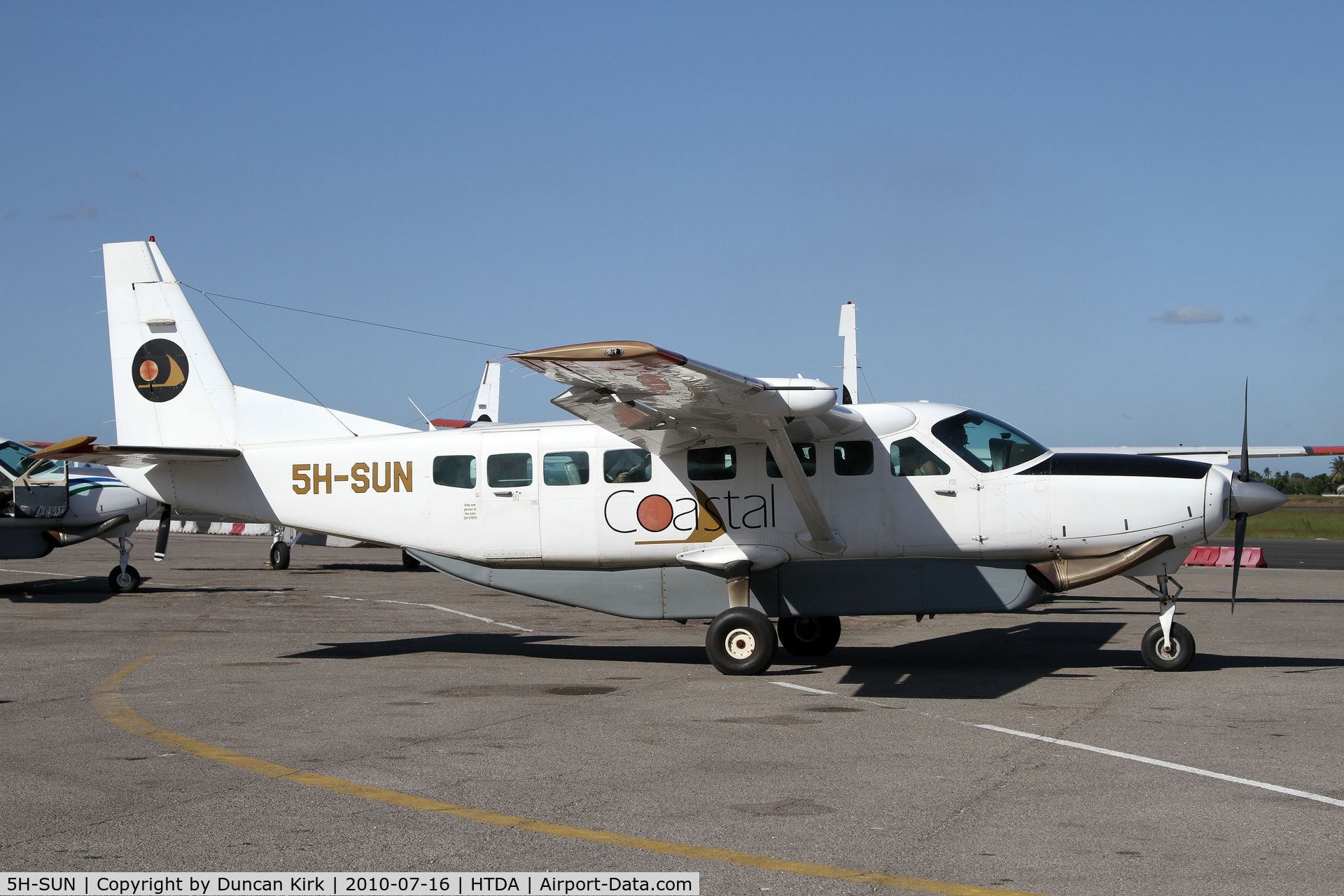 5H-SUN, 1999 Cessna 208B Grand Caravan C/N 208B0754, Ready to depart