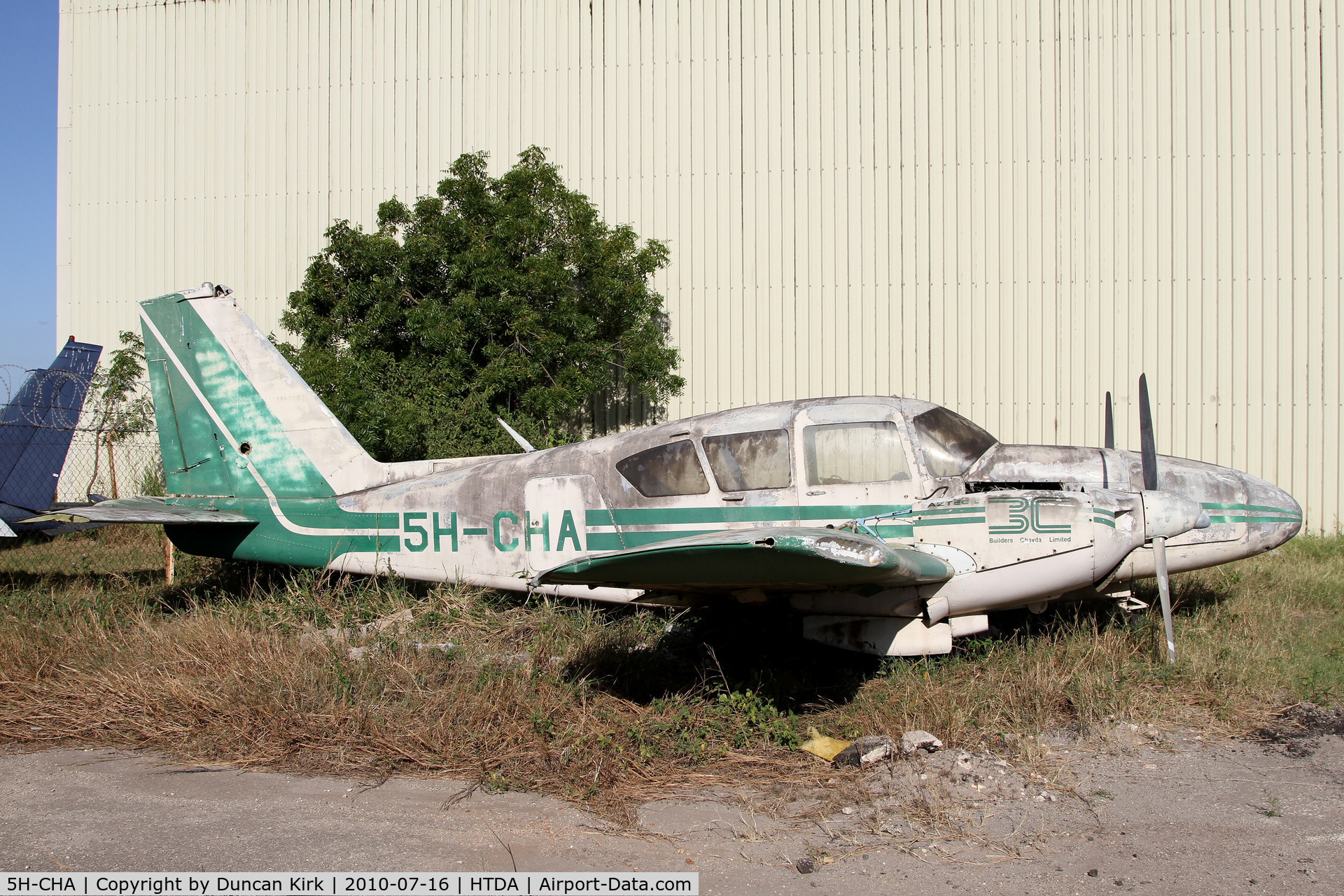 5H-CHA, Piper PA-27 Aztec 250 C/N 27-4100, Aztec that will no longer be flying
