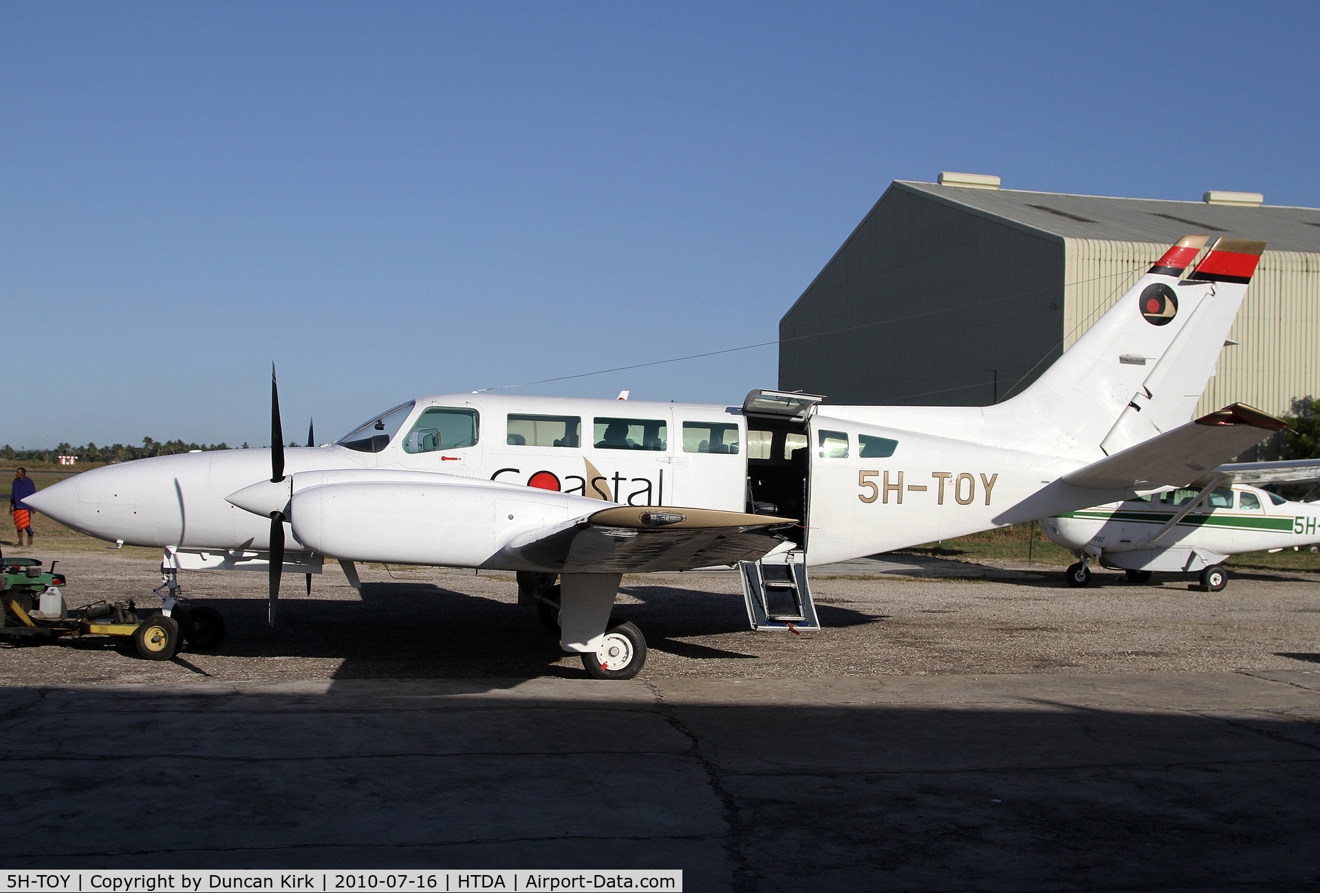 5H-TOY, 1980 Cessna 404 Titan C/N 404-0668, Towing to the hangar