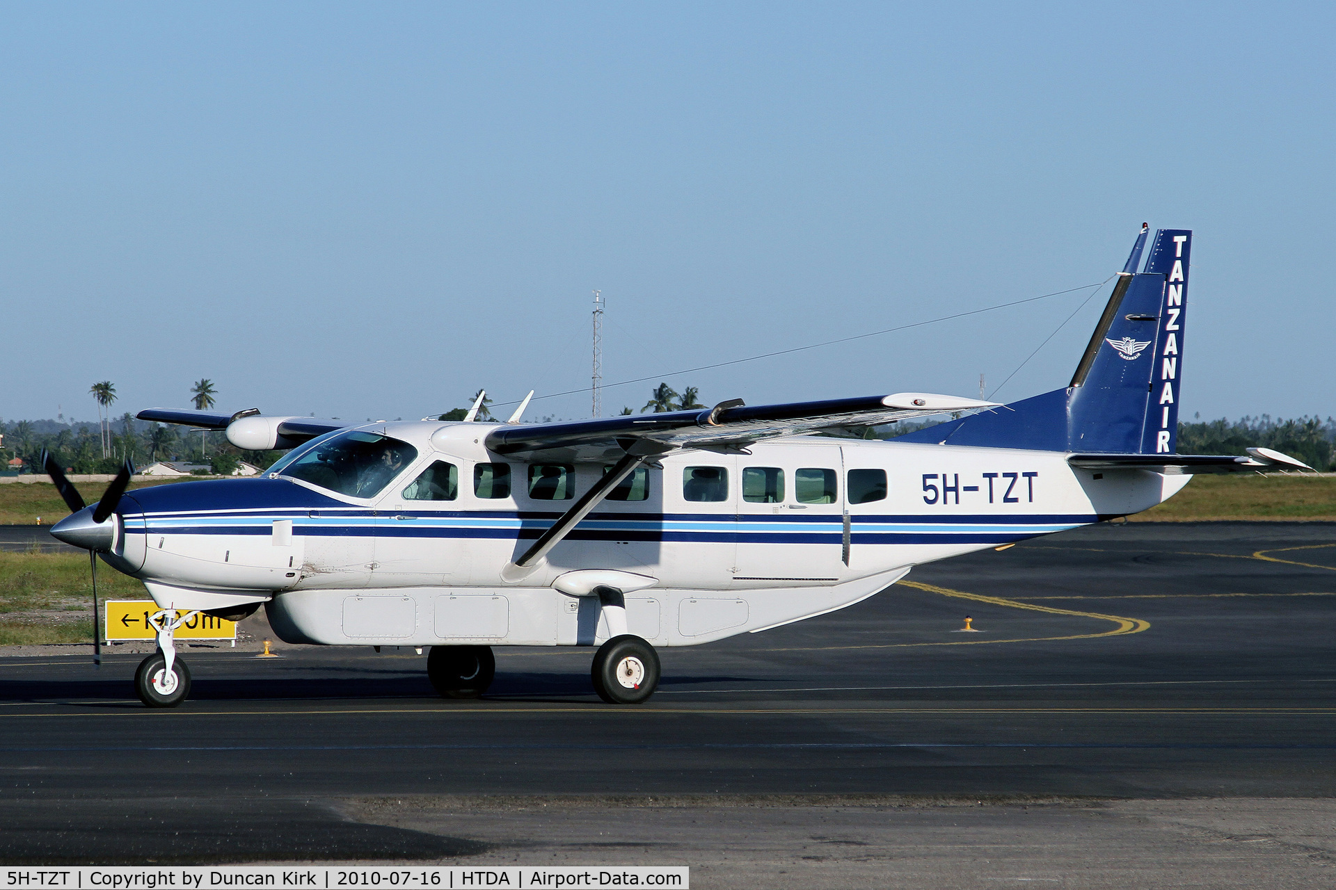 5H-TZT, 1998 Cessna 208B Grand Caravan C/N 208B-0664, Tanzanair Caravan