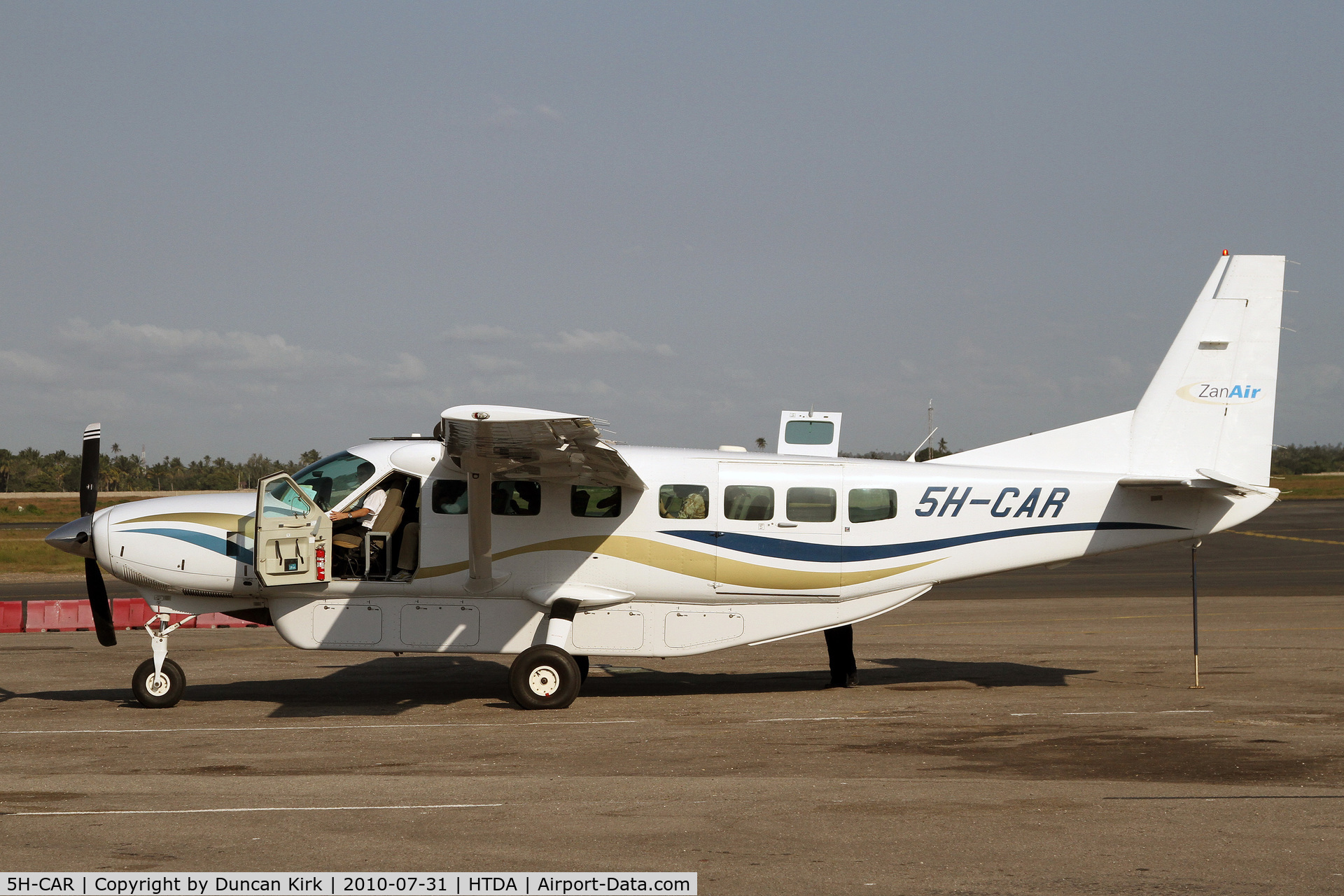 5H-CAR, 2008 Cessna 208B Caravan I C/N 208B2035, Newer Caravan