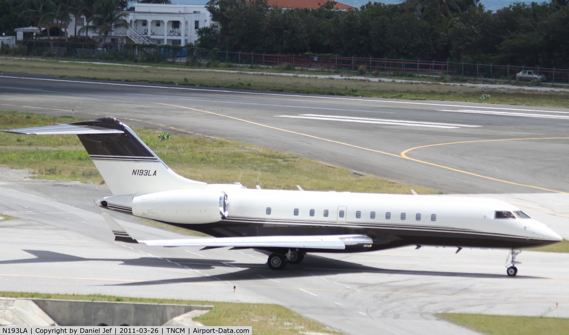 N193LA, 2007 Bombardier BD-700-1A11 Global 5000 C/N 9255, N193LA taxing for take off at TNCM