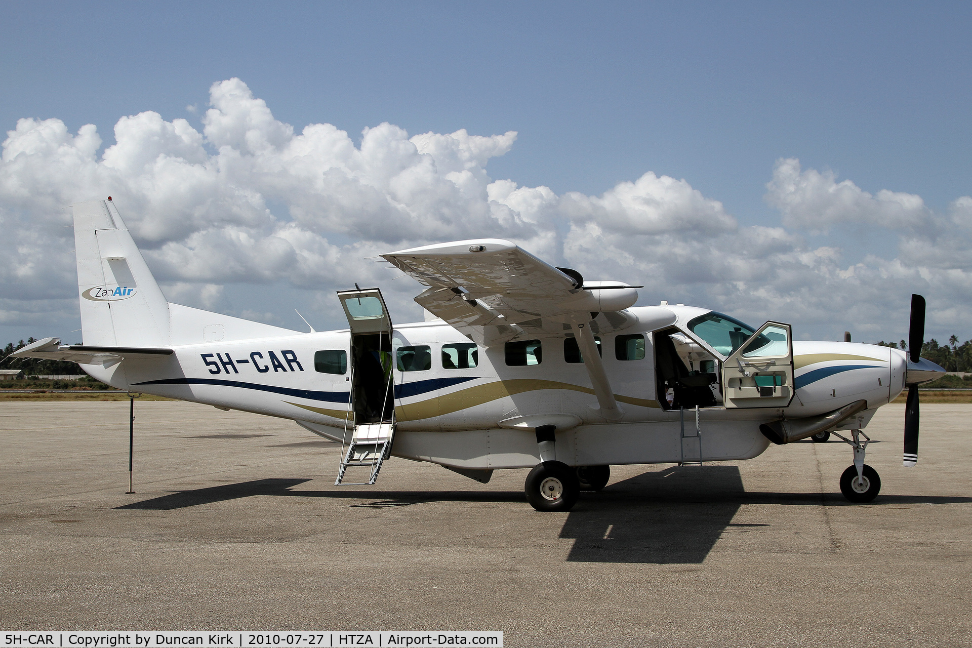 5H-CAR, 2008 Cessna 208B Caravan I C/N 208B2035, Zanair Caravan on the main ramp at Zanzibar