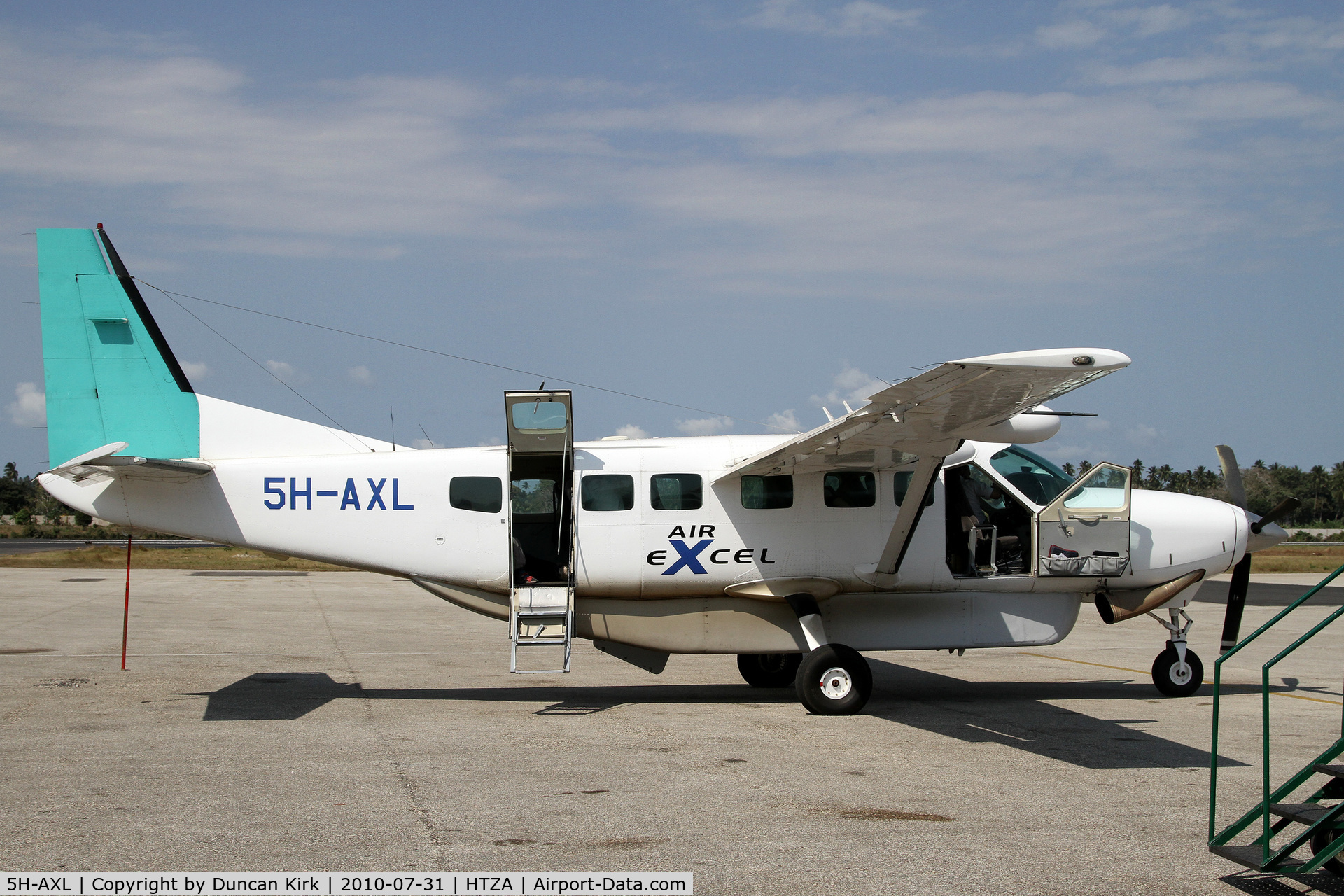 5H-AXL, 1994 Cessna 208B Grand Caravan C/N 208B0040, My ride to Dar Es SAlaam