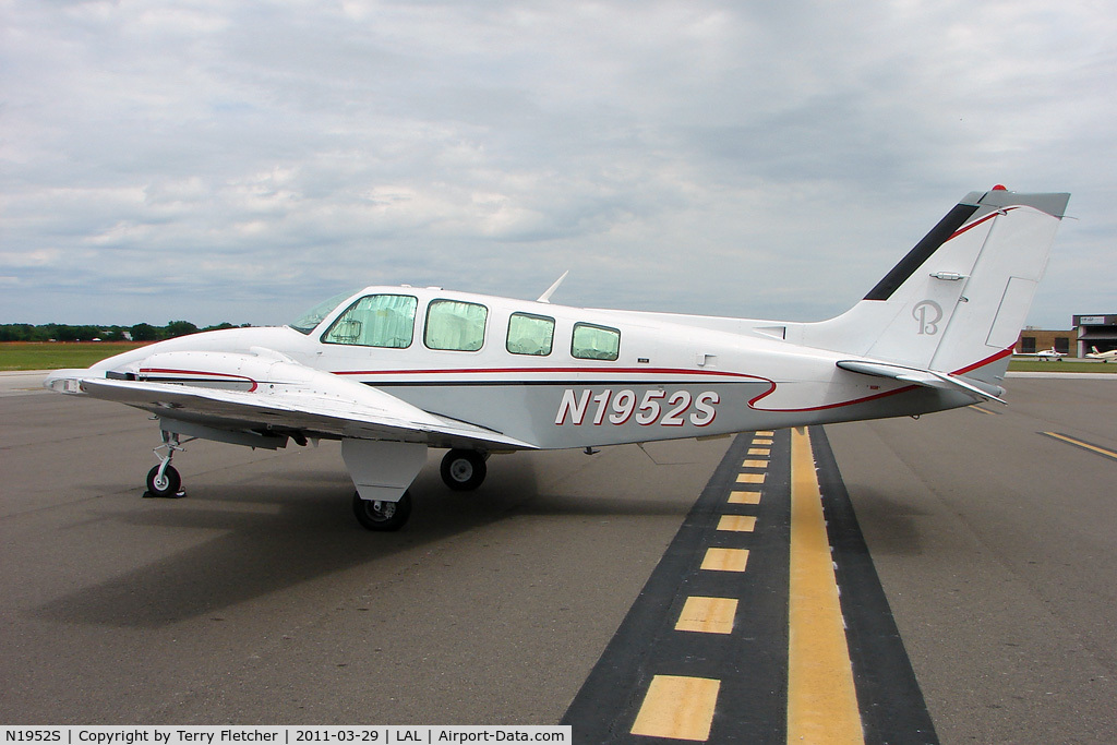 N1952S, 1973 Beech 58 Baron C/N TH-420, 2011 Sun n Fun  - Lakeland , Florida