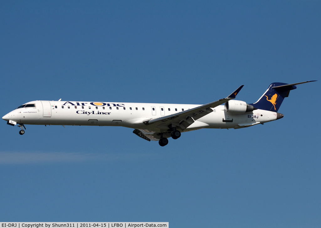 EI-DRJ, 2006 Bombardier CRJ-900 (CL-600-2D24) C/N 15077, Landing rwy 32L
