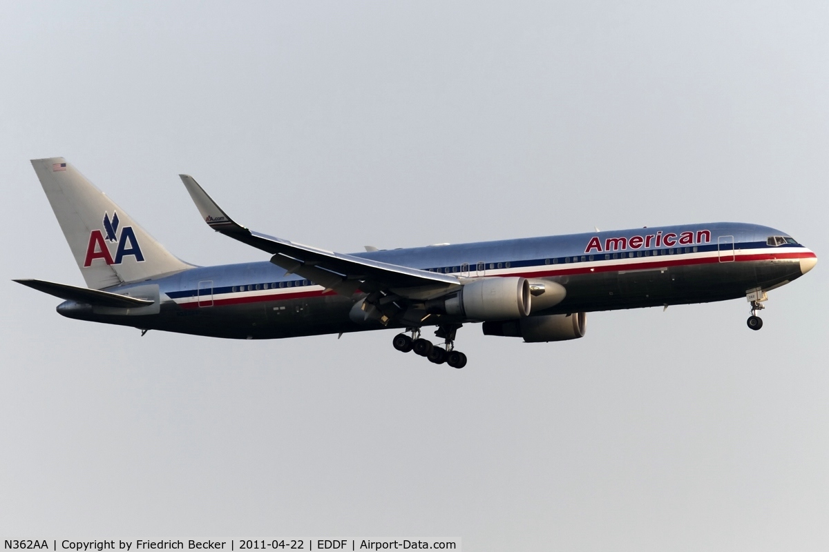 N362AA, 1988 Boeing 767-323 C/N 24043, early morning arrival