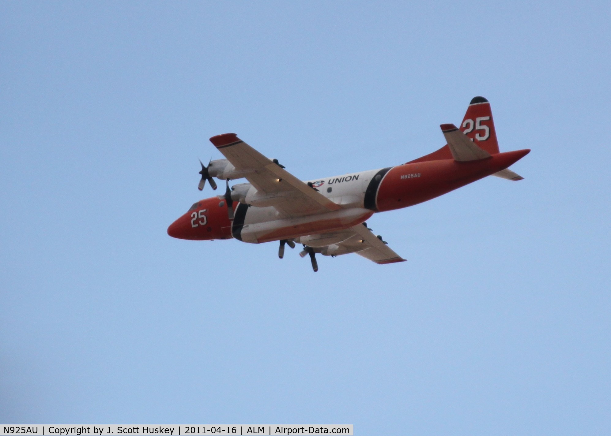 N925AU, 2010 Lockheed P-3A Aerostar C/N 185-5074, Number 25 heading southeast toward the fires.