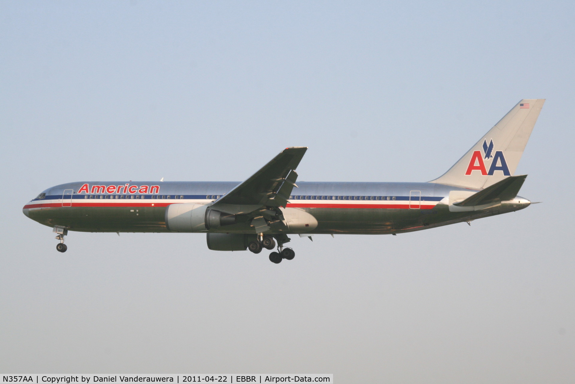 N357AA, 1988 Boeing 767-323 C/N 24038, Arrival of flight AA088 to RWY 25L