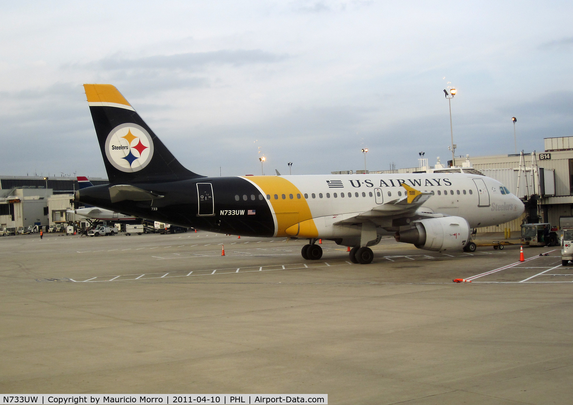 N733UW, 2000 Airbus A319-112 C/N 1205, Pittsburgh Steelers Airbus A319 from US Airways at terminal B Philadelphia International
