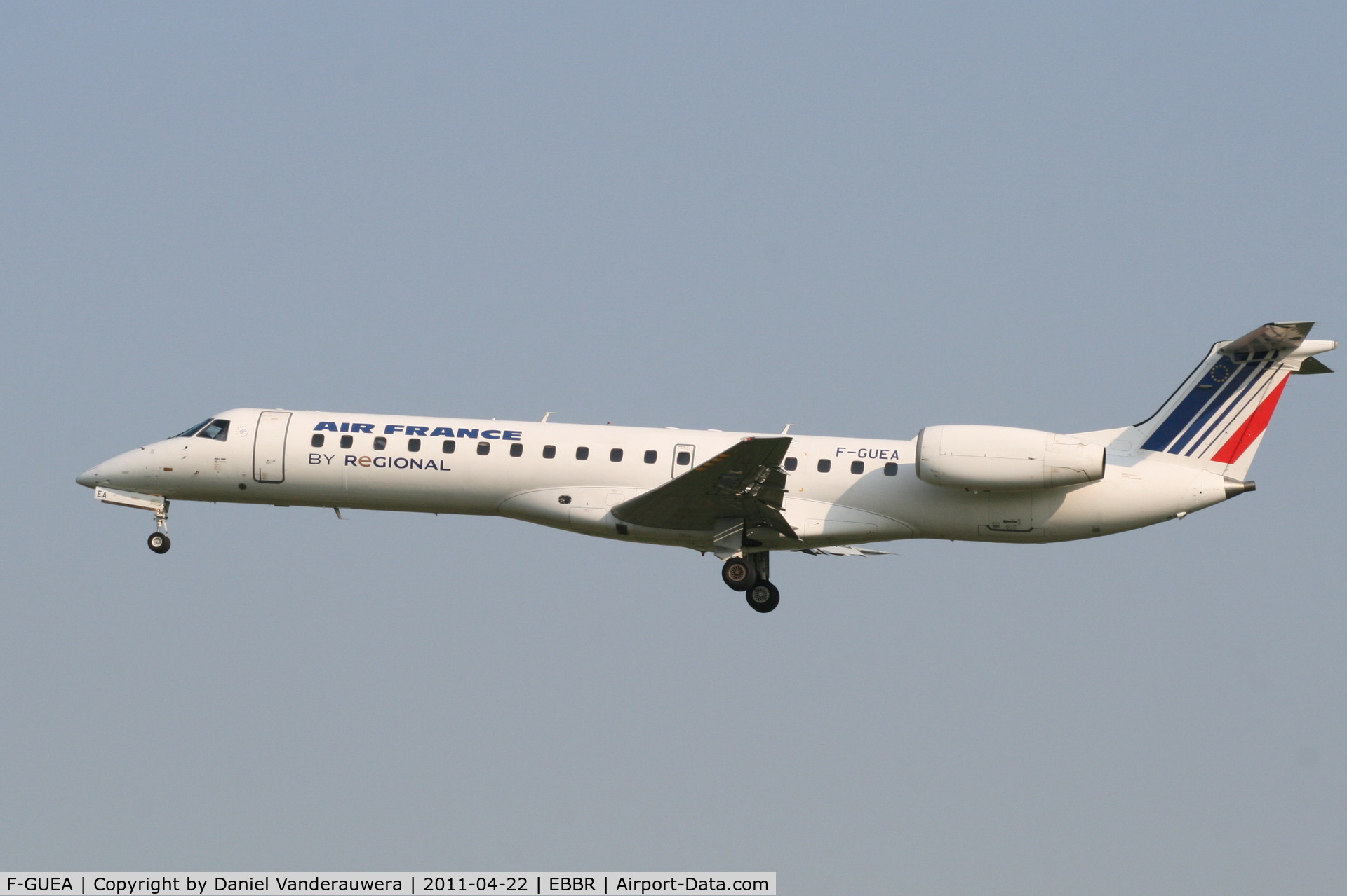 F-GUEA, 2000 Embraer EMB-145MP (ERJ-145MP) C/N 145342, Arrival of flight AF5402 to RWY 25L