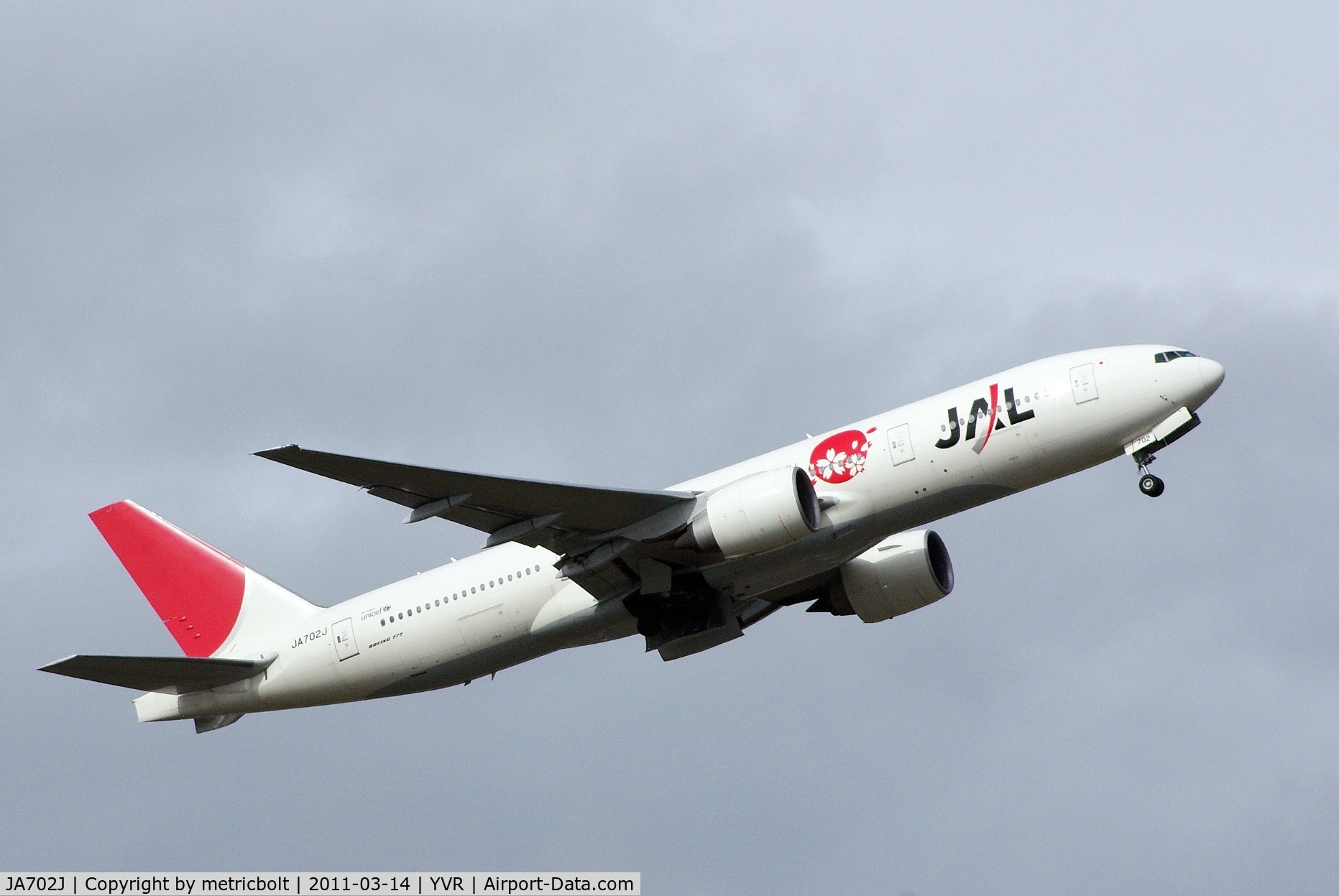JA702J, 2002 Boeing 777-246/ER C/N 32890, Departure to Tokyo