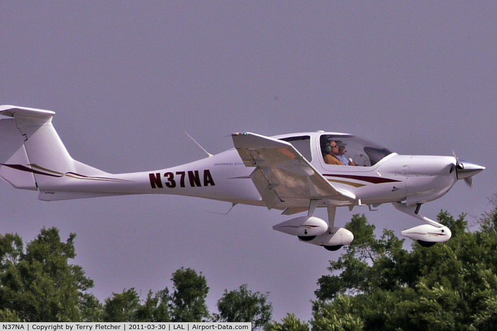 N37NA, 2005 Diamond DA-40 Diamond Star C/N 40.568, 2011 Sun n Fun Lakeland , Florida