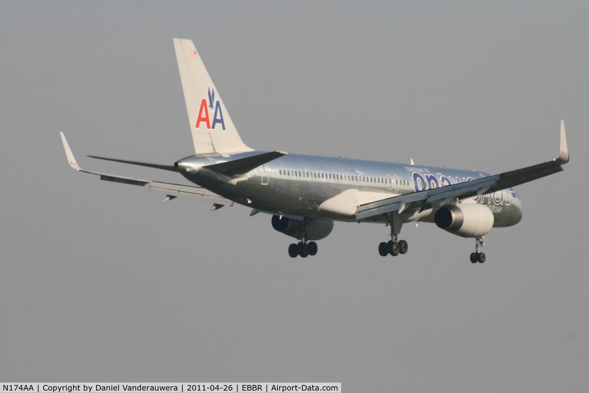 N174AA, 2002 Boeing 757-223 C/N 31308, Flight AA172 is descending to RWY 02
