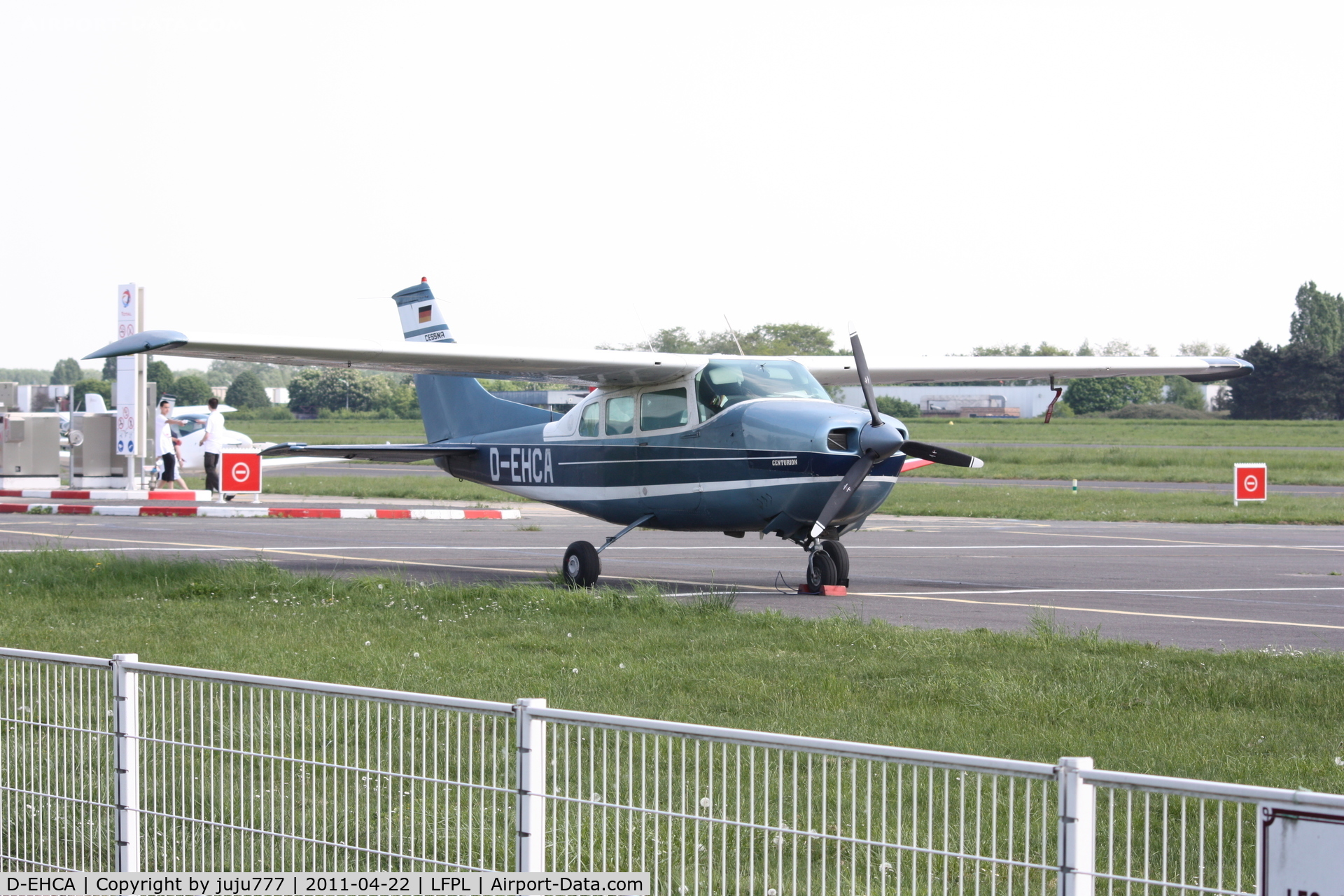 D-EHCA, Cessna 210J Centurion C/N 21059179, at Lognes