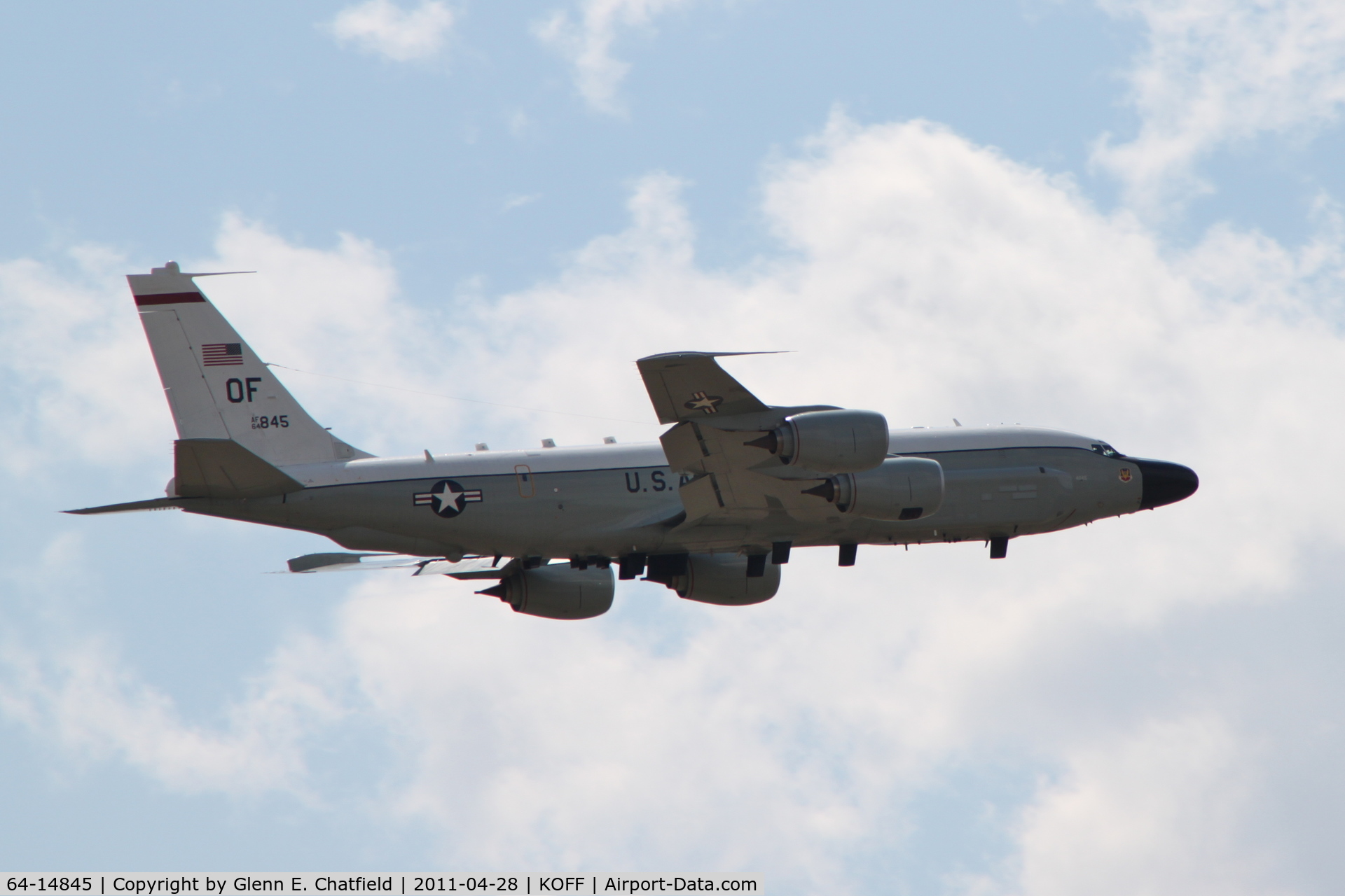 64-14845, Boeing RC-135V Rivet Joint C/N 18785, Doing touch-and-goes and low approaches