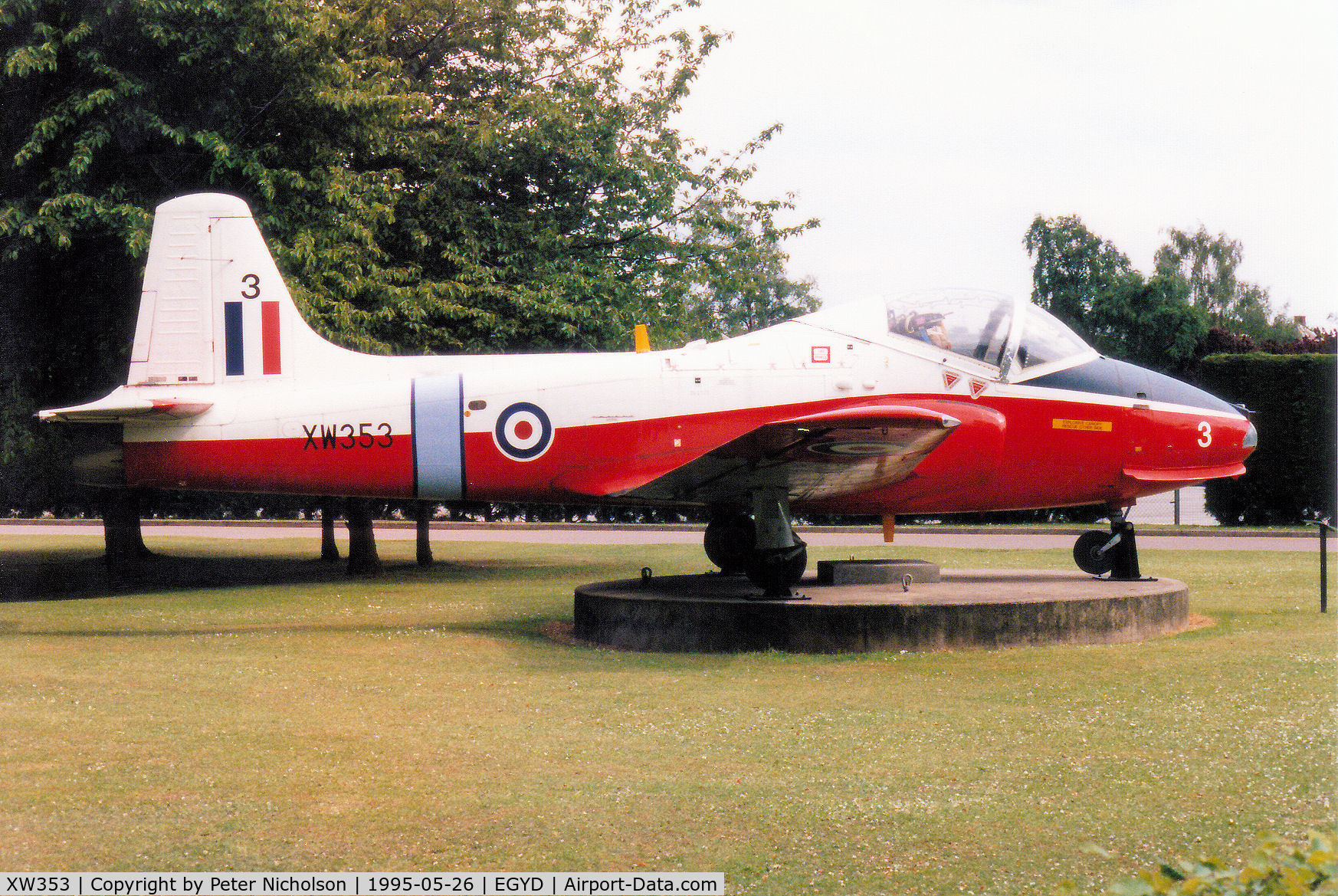 XW353, 1971 BAC 84 Jet Provost T.5A C/N EEP/JP/1003, Jet Provost T.5A as gate guardian at the RAF College Cranwell in May 1995.