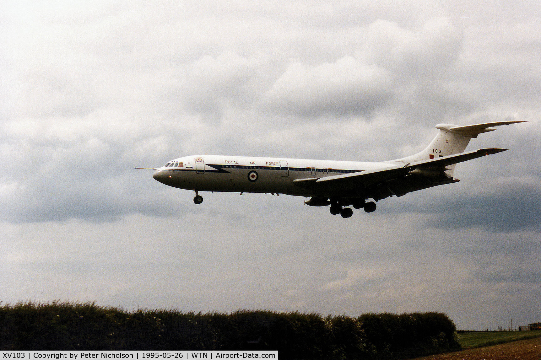 XV103, 1967 Vickers VC10 C.1K C/N 833, VC-10 C.1K of RAF Brize Norton's 10 Squadron on final approach to RAF Waddington in May 1995.