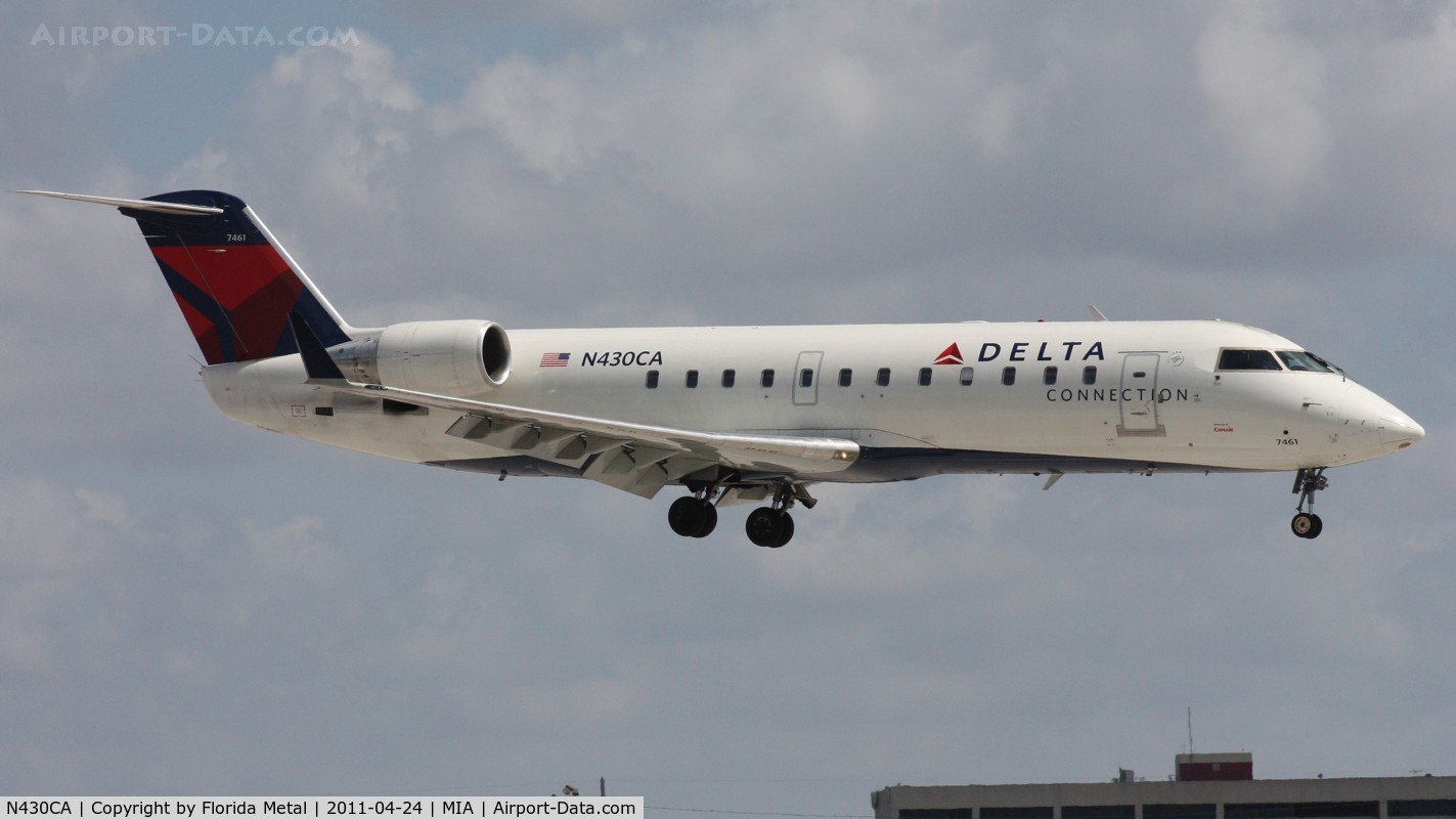 N430CA, 2000 Bombardier CRJ-100ER (CL-600-2B19) C/N 7461, Comair CRJ 200