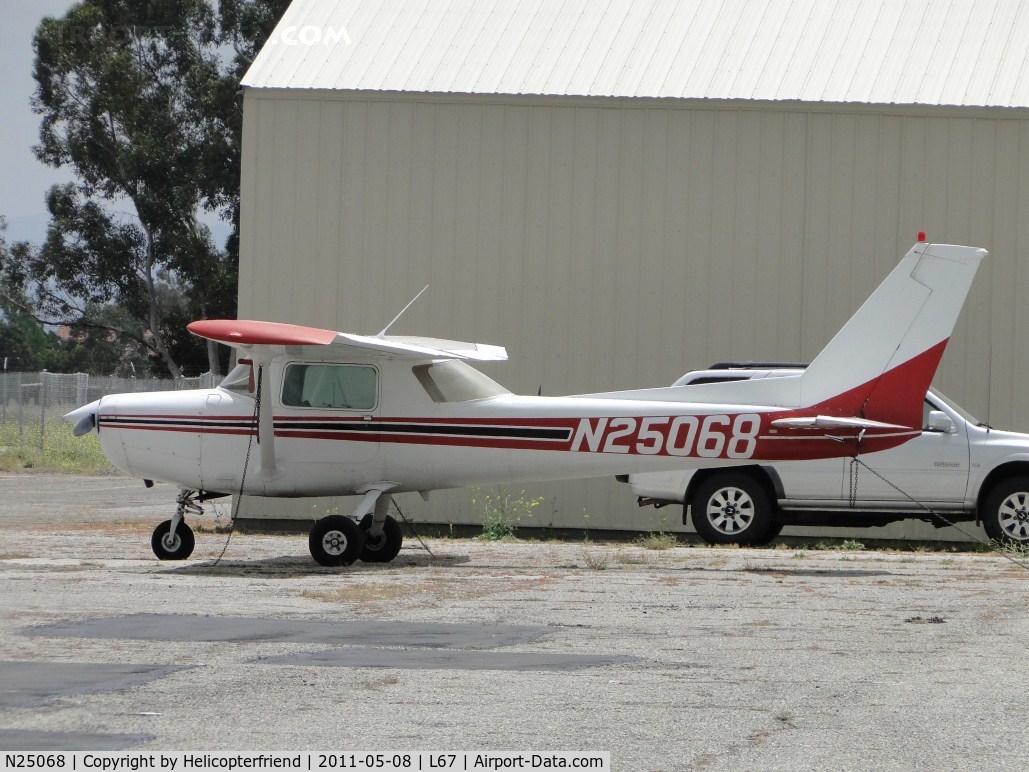 N25068, 1977 Cessna 152 C/N 15280527, Parked in the southside middle parking area
