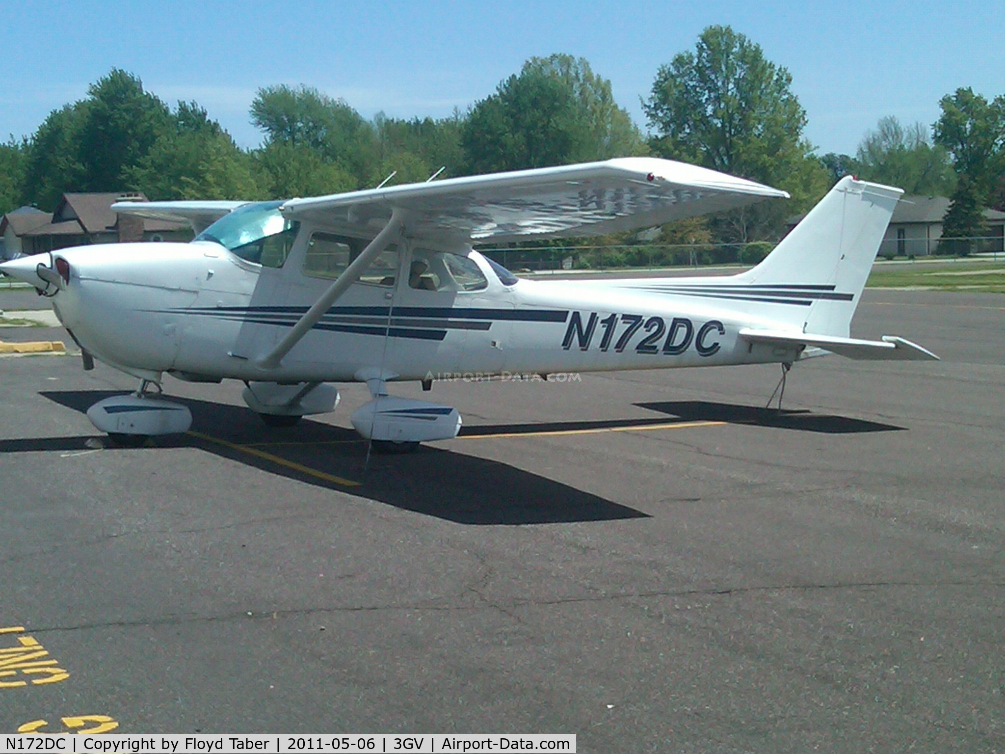 N172DC, Cessna 172N C/N 17269308, Sitting at Grain Valley with problems