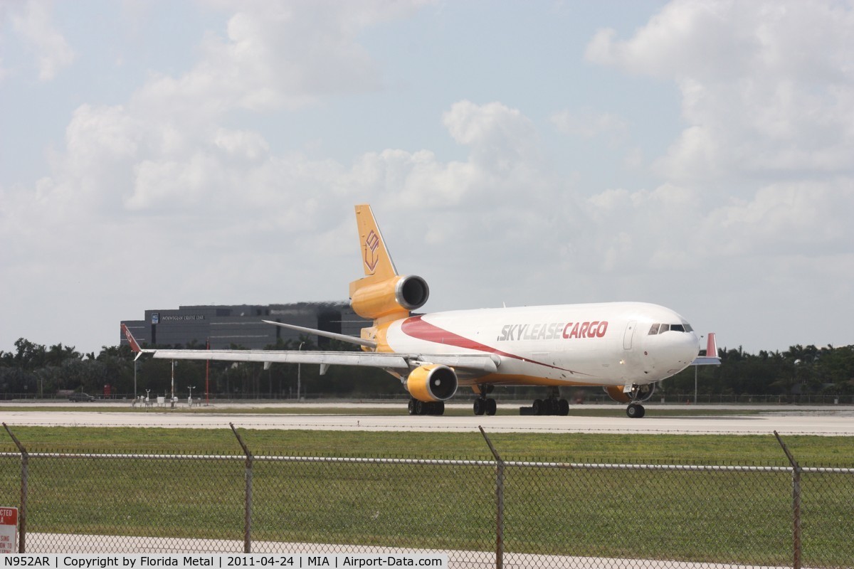 N952AR, 1992 McDonnell Douglas MD-11F C/N 48497, Sky Lease Cargo MD-11