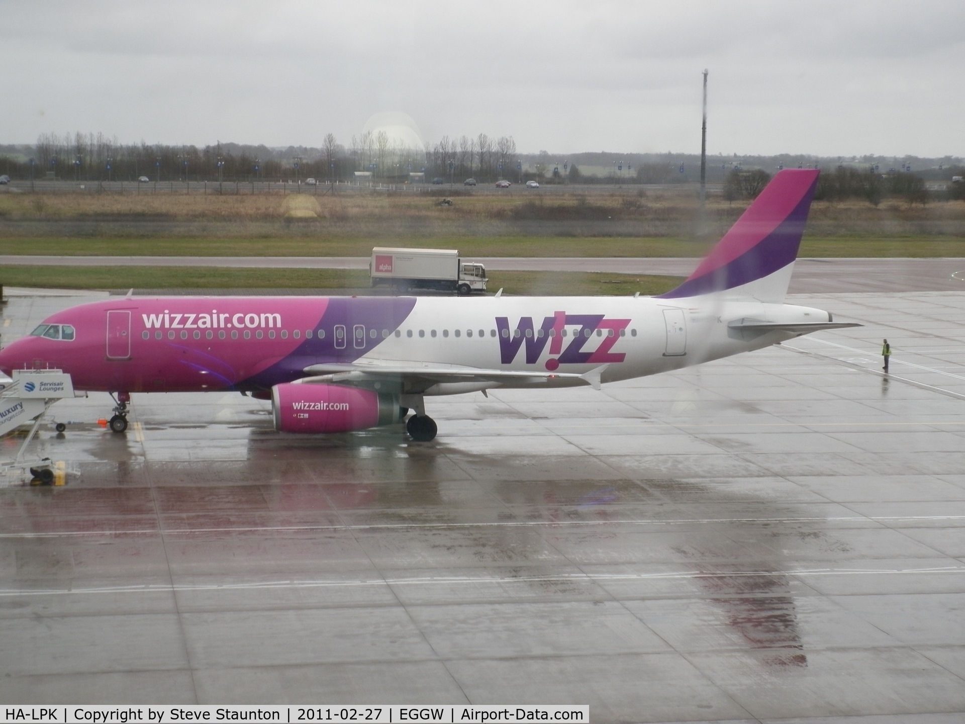 HA-LPK, 2007 Airbus A320-232 C/N 3143, Taken on a wet February morning at Luton whilst waiting to fly to Cyprus