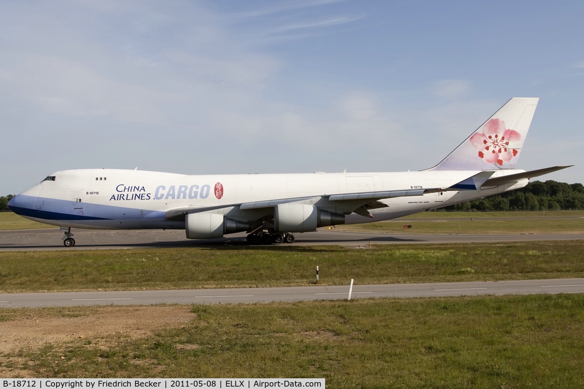 B-18712, 2003 Boeing 747-409F/SCD C/N 33729, taxying to the active