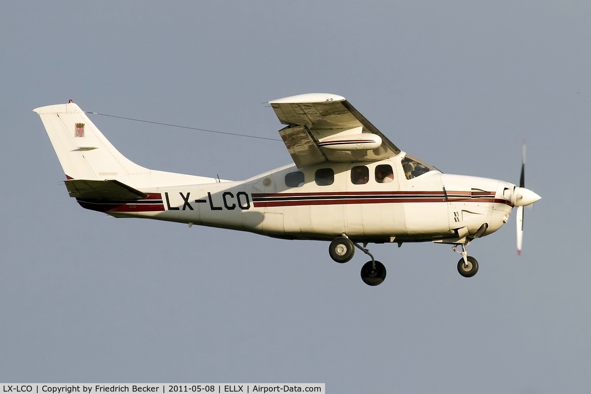 LX-LCO, 1978 Cessna P210N Pressurised Centurion C/N P21000104, on final RW24