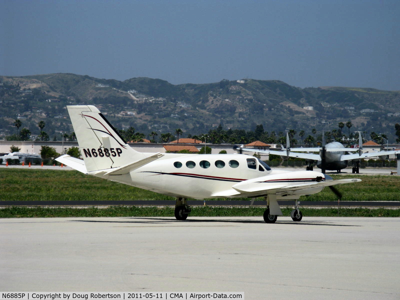 N6885P, Cessna 425 C/N 425-0143, Cessna 425 CORSAIR, two P&W(C)PT6A-112 Turboprops 450 shp each, three-blade wide chord CS Hartzell props, Pressurized, taxi after landing Rwy 26