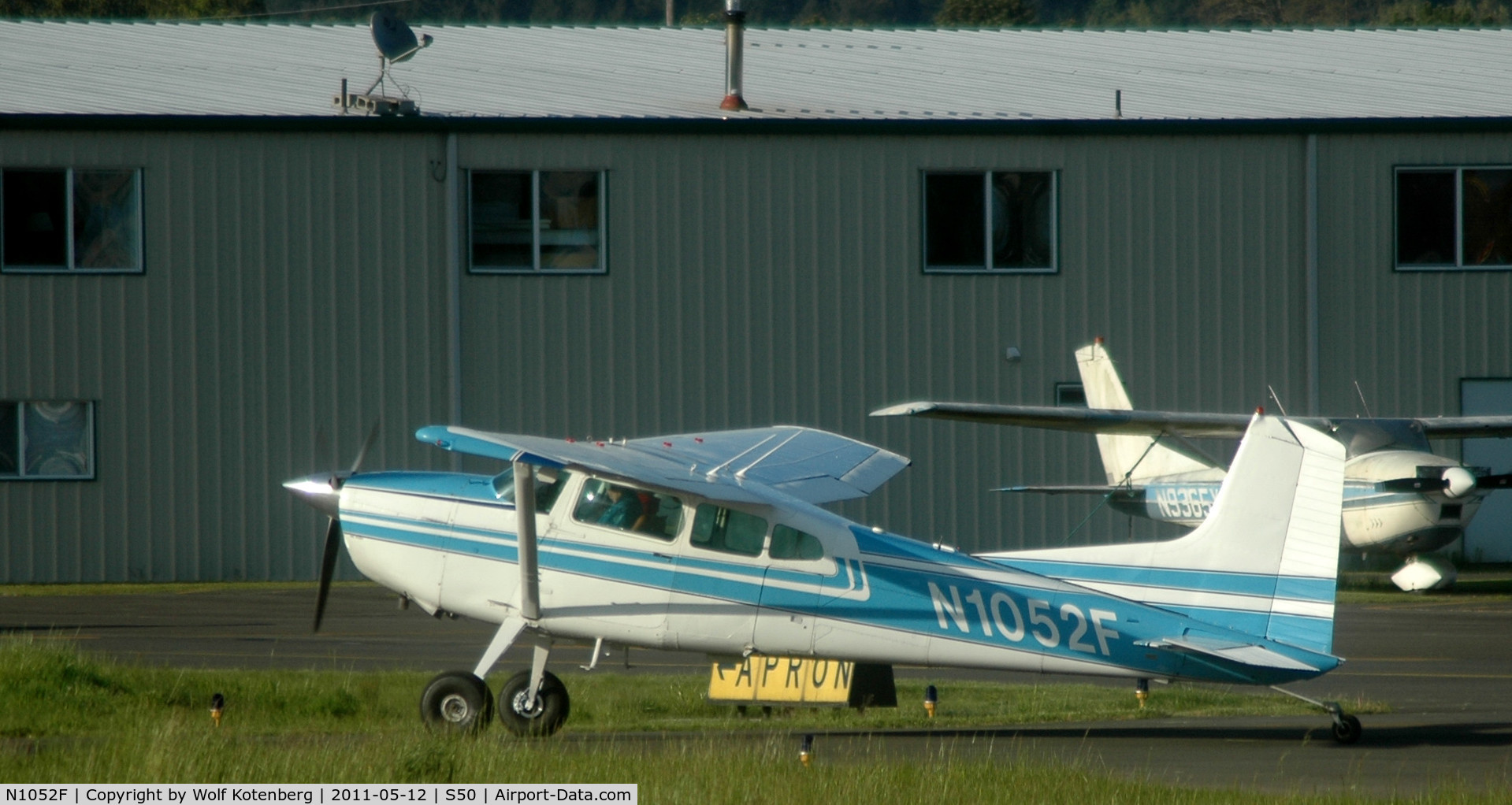 N1052F, 1975 Cessna A185F Skywagon 185 C/N 18502709, run-up