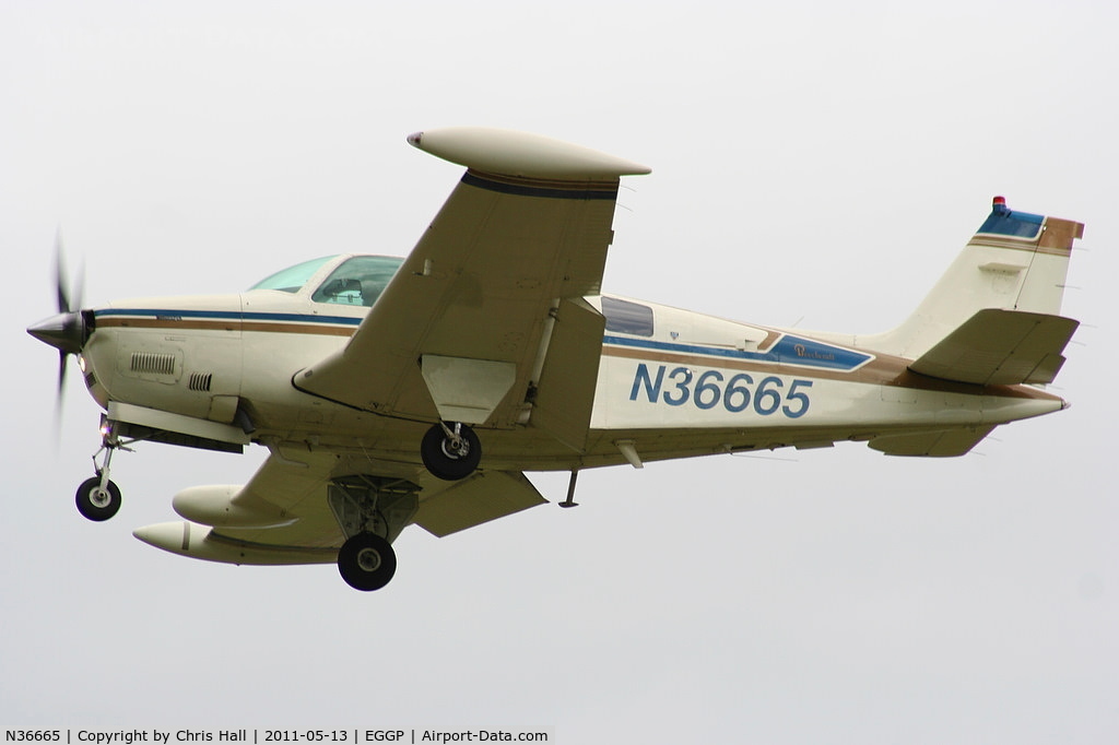 N36665, 1980 Beech A36 Bonanza 36 C/N E-1696, on short finals for RW27