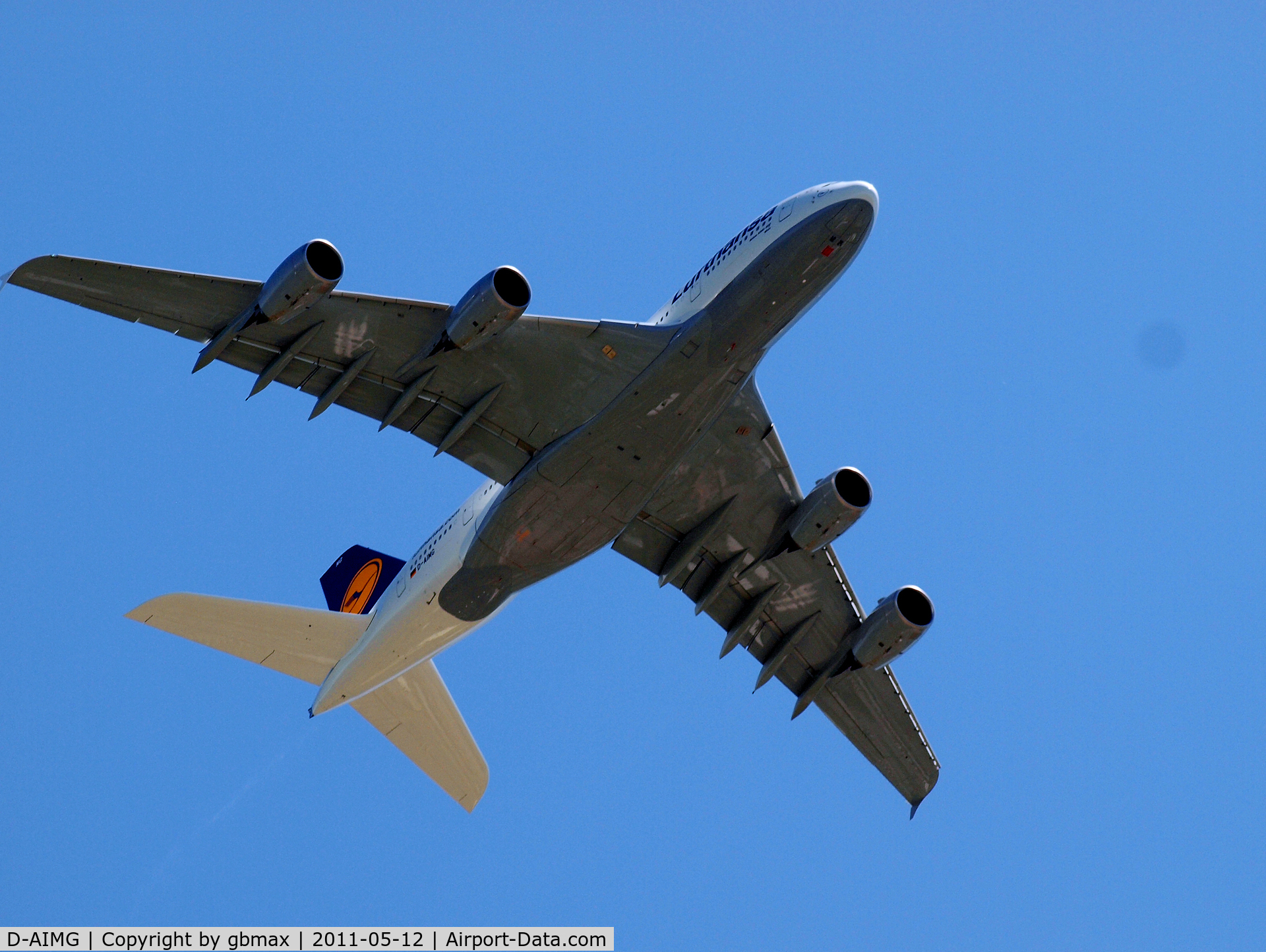 D-AIMG, 2011 Airbus A380-841 C/N 069, Flying over Mineola, NY, going to a landing at JFK