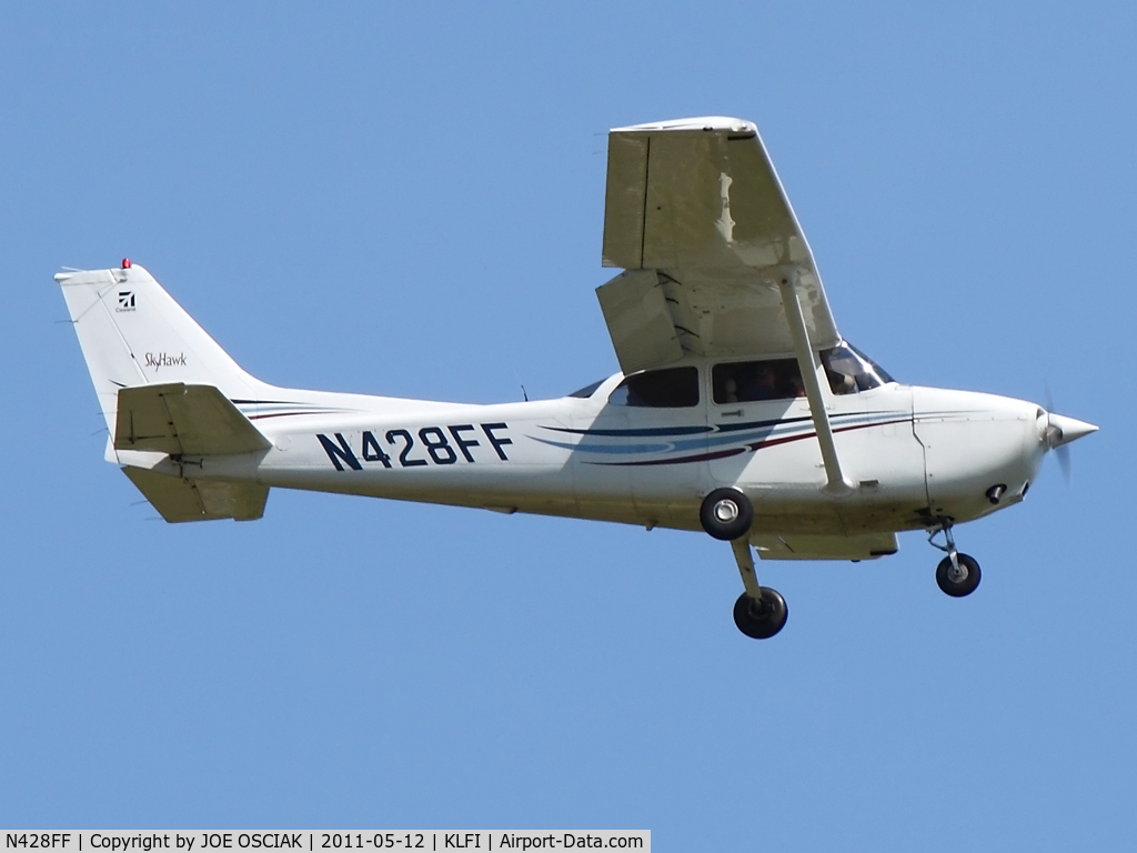 N428FF, 2004 Cessna 172R C/N 17281228, Arriving at Langley