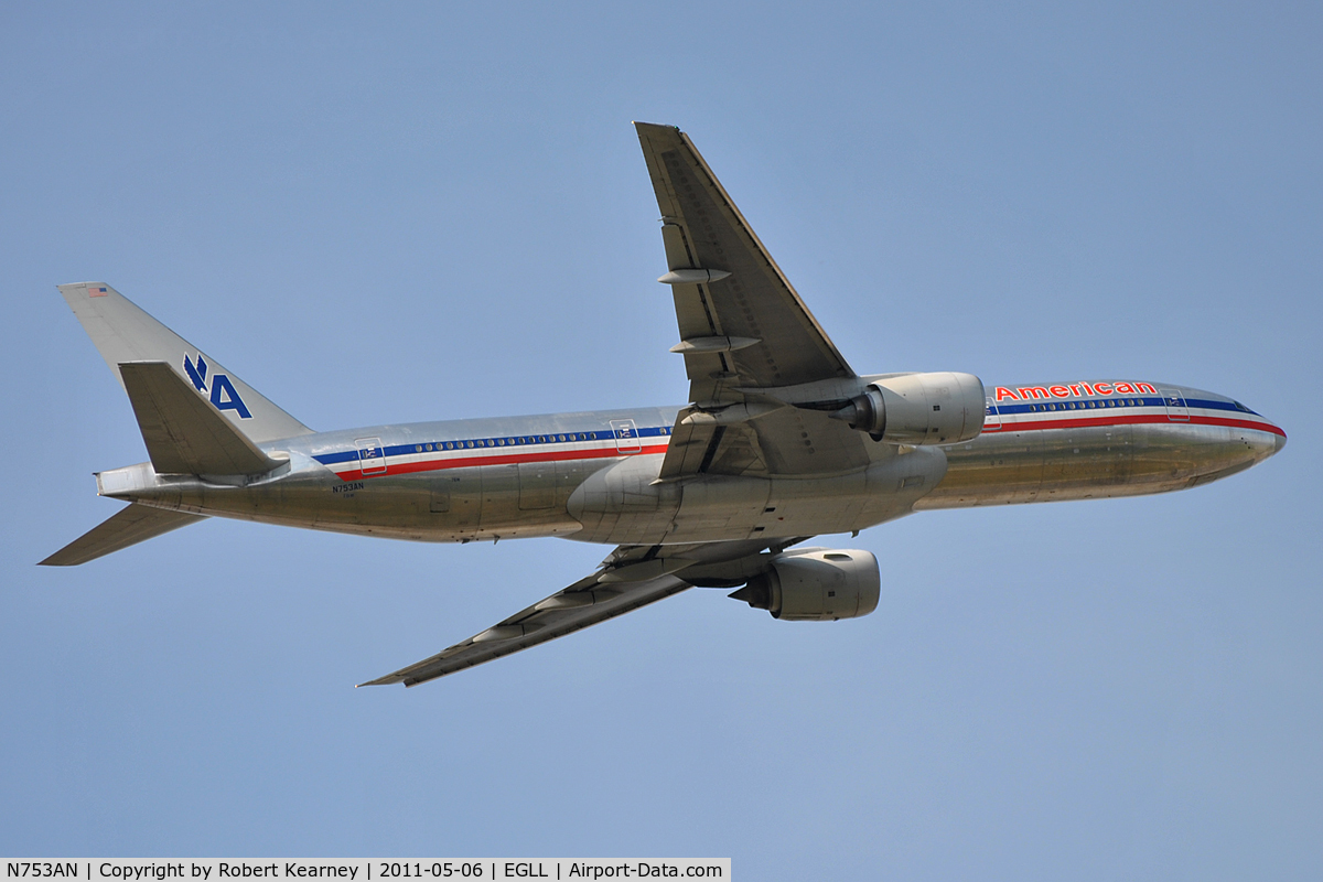 N753AN, 2001 Boeing 777-223 C/N 30261, Coming off r/w 09R