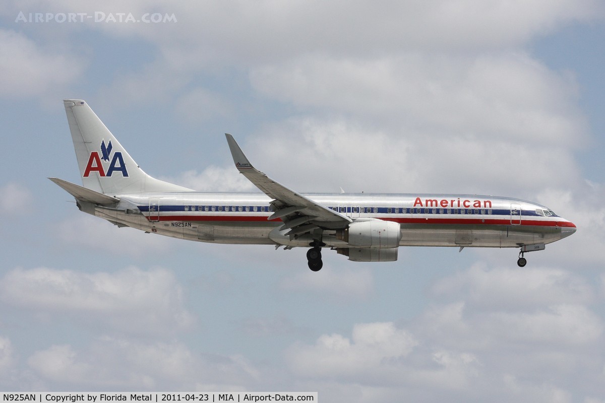 N925AN, 1999 Boeing 737-823 C/N 29526, American 737-800