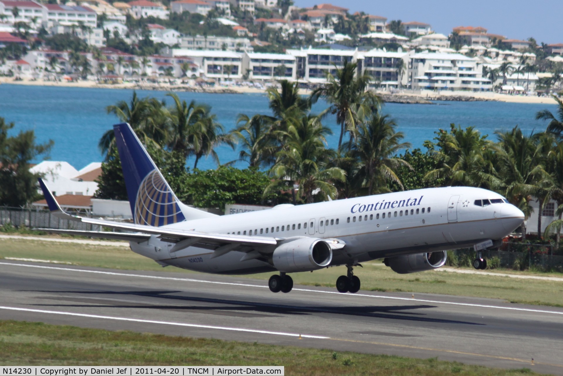 N14230, 1999 Boeing 737-824 C/N 28794, Continental departing TNCM runway 28