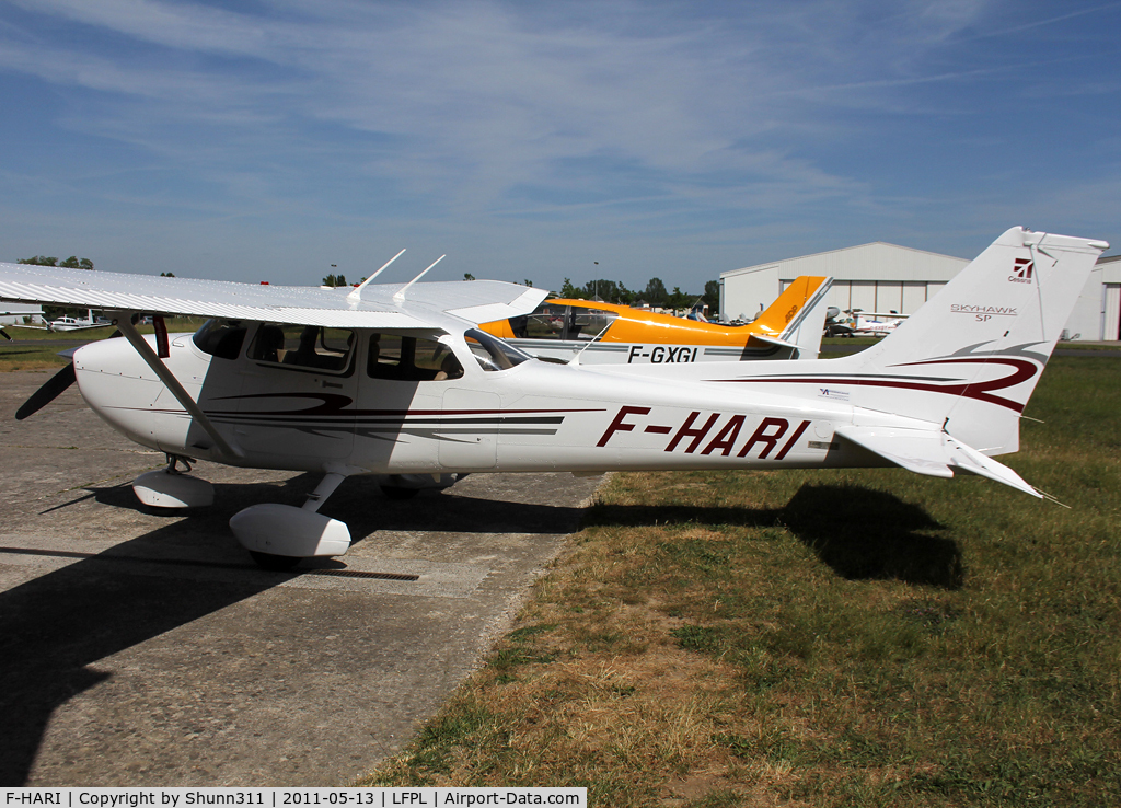 F-HARI, 2010 Cessna 172S C/N 172S11024, Parked...