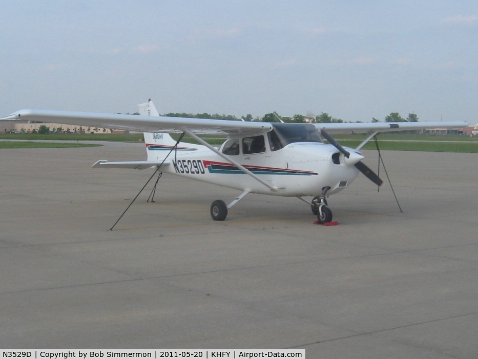 N3529D, Cessna 172R C/N 17281080, On the ramp at Greenwood, IN